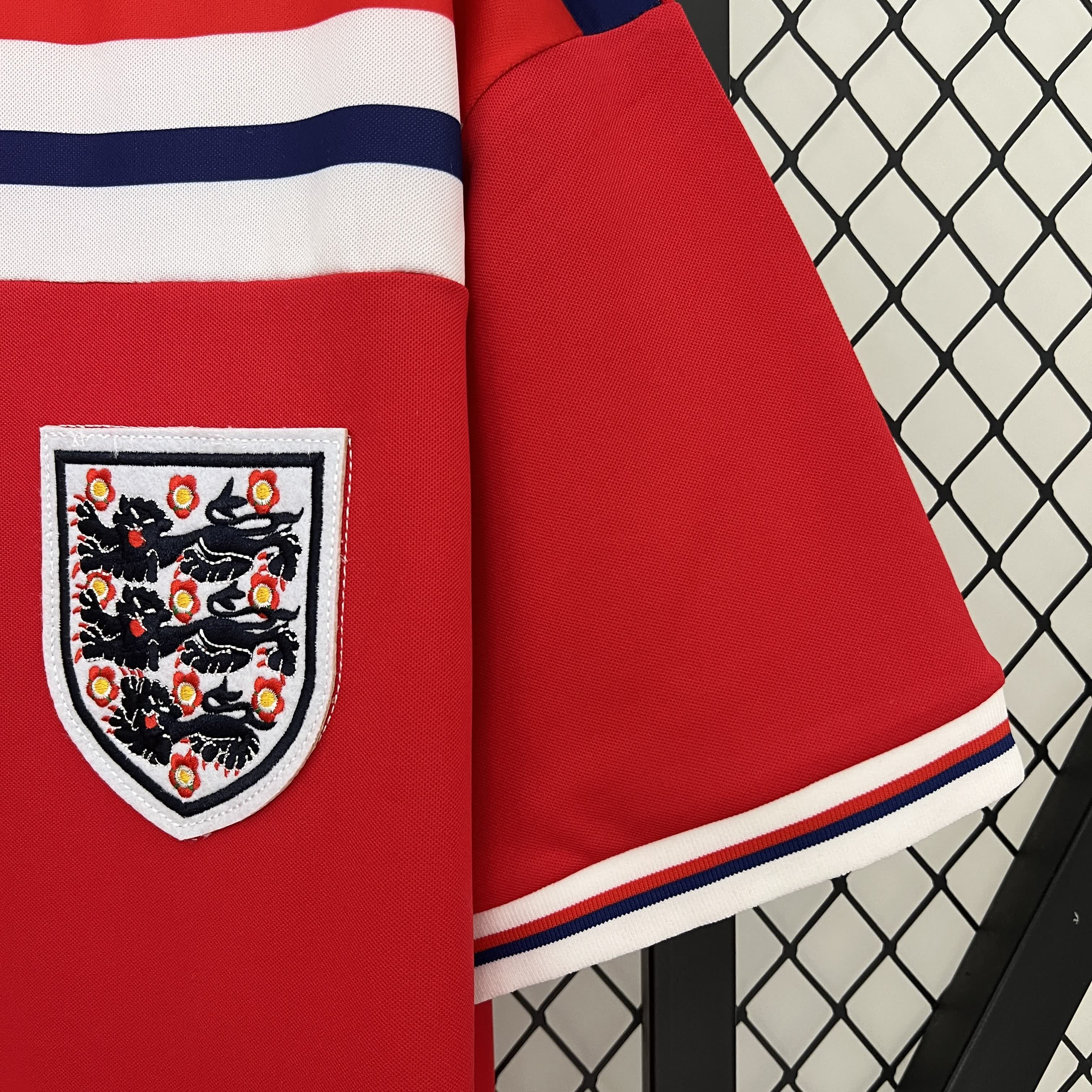foot-Retro England 1982 Away Stadium Jersey