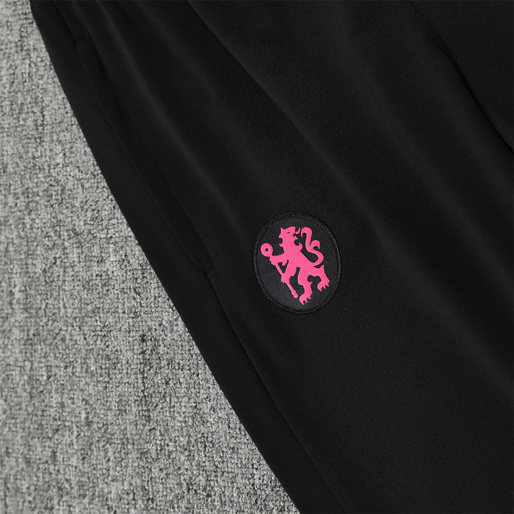 ManixJersey.com | C.H.E.L.S.E.A 24-25 Training Hoodie Set - Pink Hoodie and Black Pants -Customize Name, Number and Patch | Worldwide Shipping
