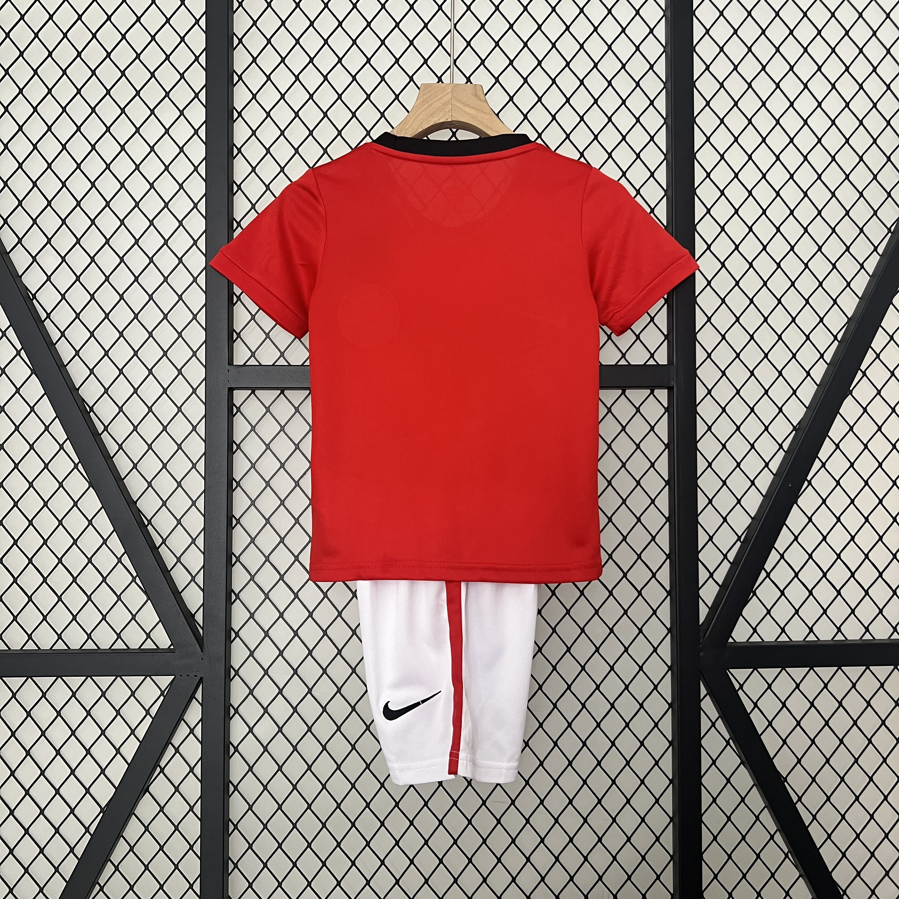 ManixJersey.com | Retro Manchester United 2009-10 Home Stadium Kids Kit -Customize Name, Number and Patch | Worldwide Shipping