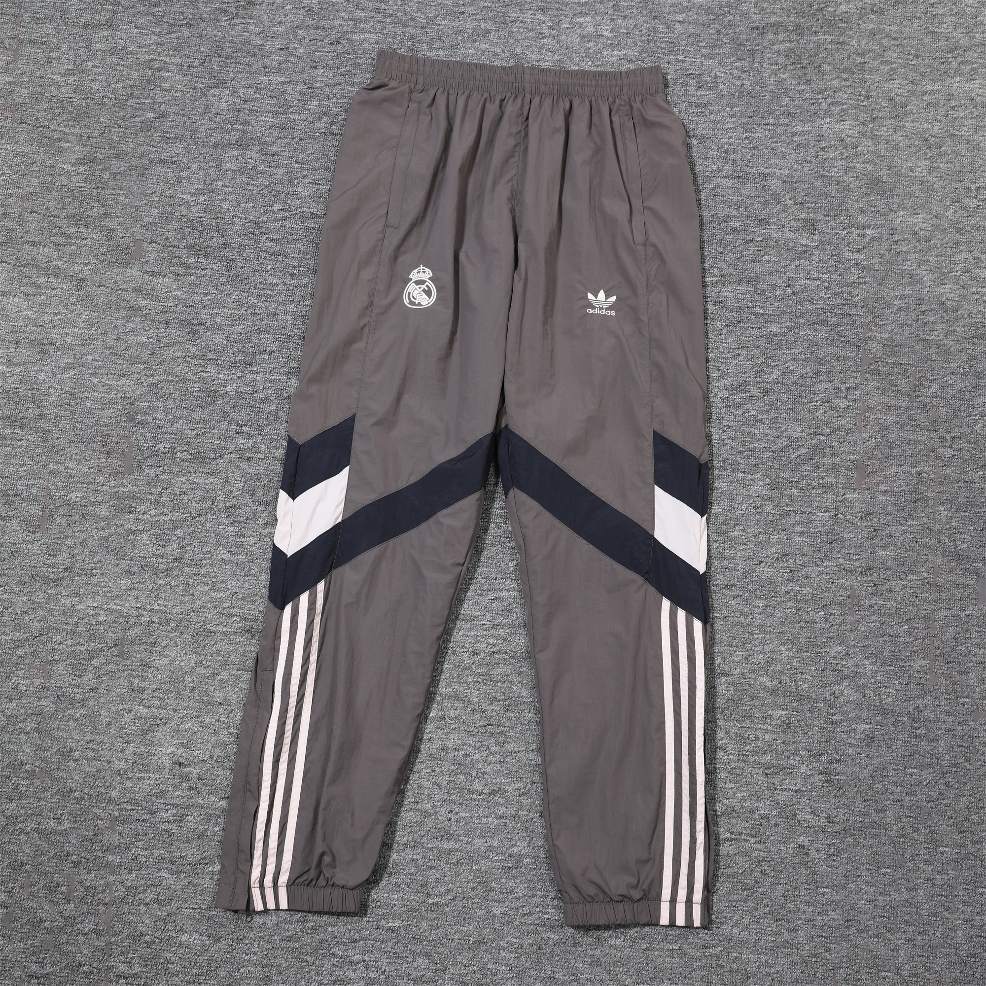 JerseysGala.com | Real Madrid 24-25 Throwback Windbreaker Suit - Grey Jackets & Pants -Customize Name, Number and Patch | Worldwide Shipping