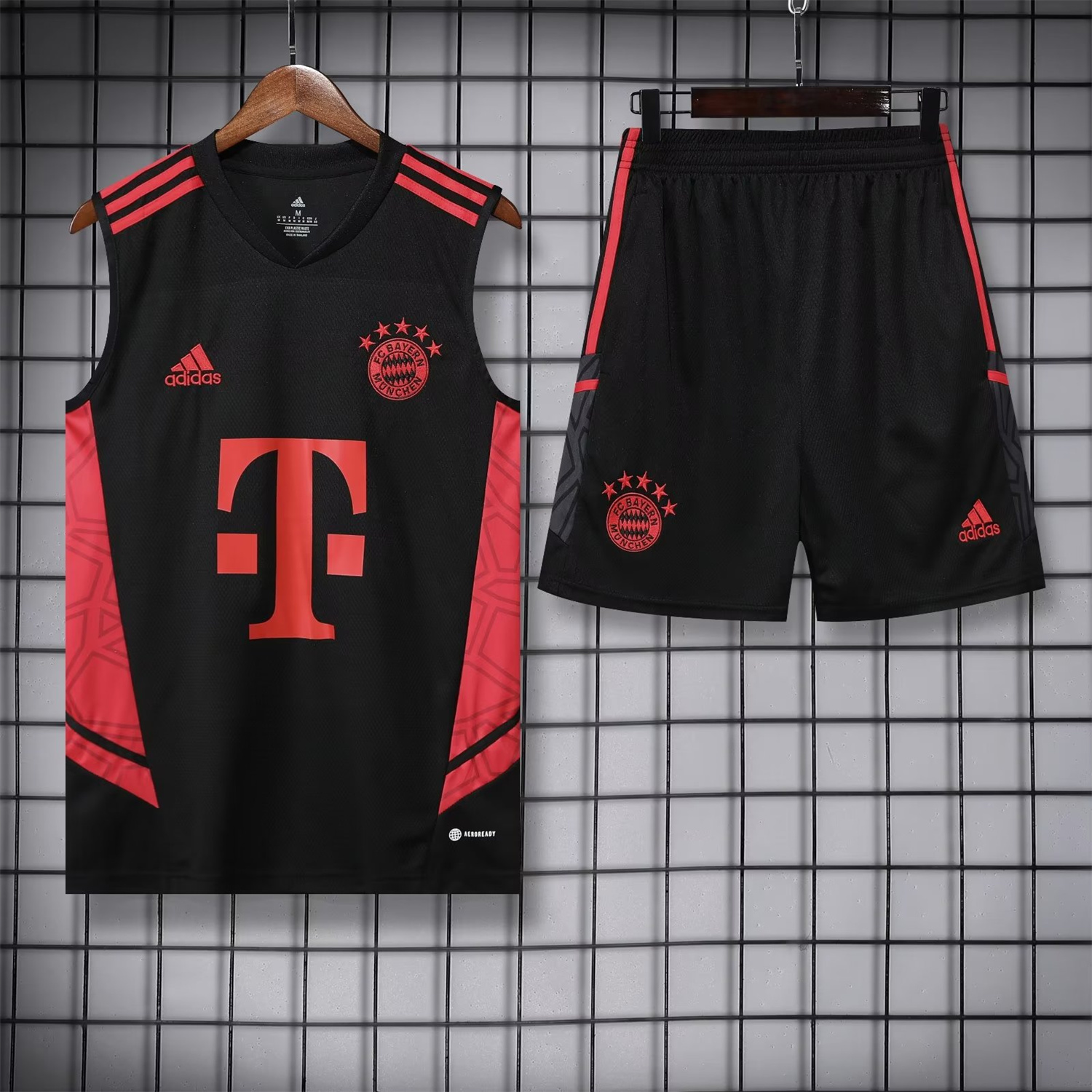Bayern Munich 23-24 Black & Red Training Vest Suit:football jersey mysite: unitedjerseyfootball 邓江浪:football