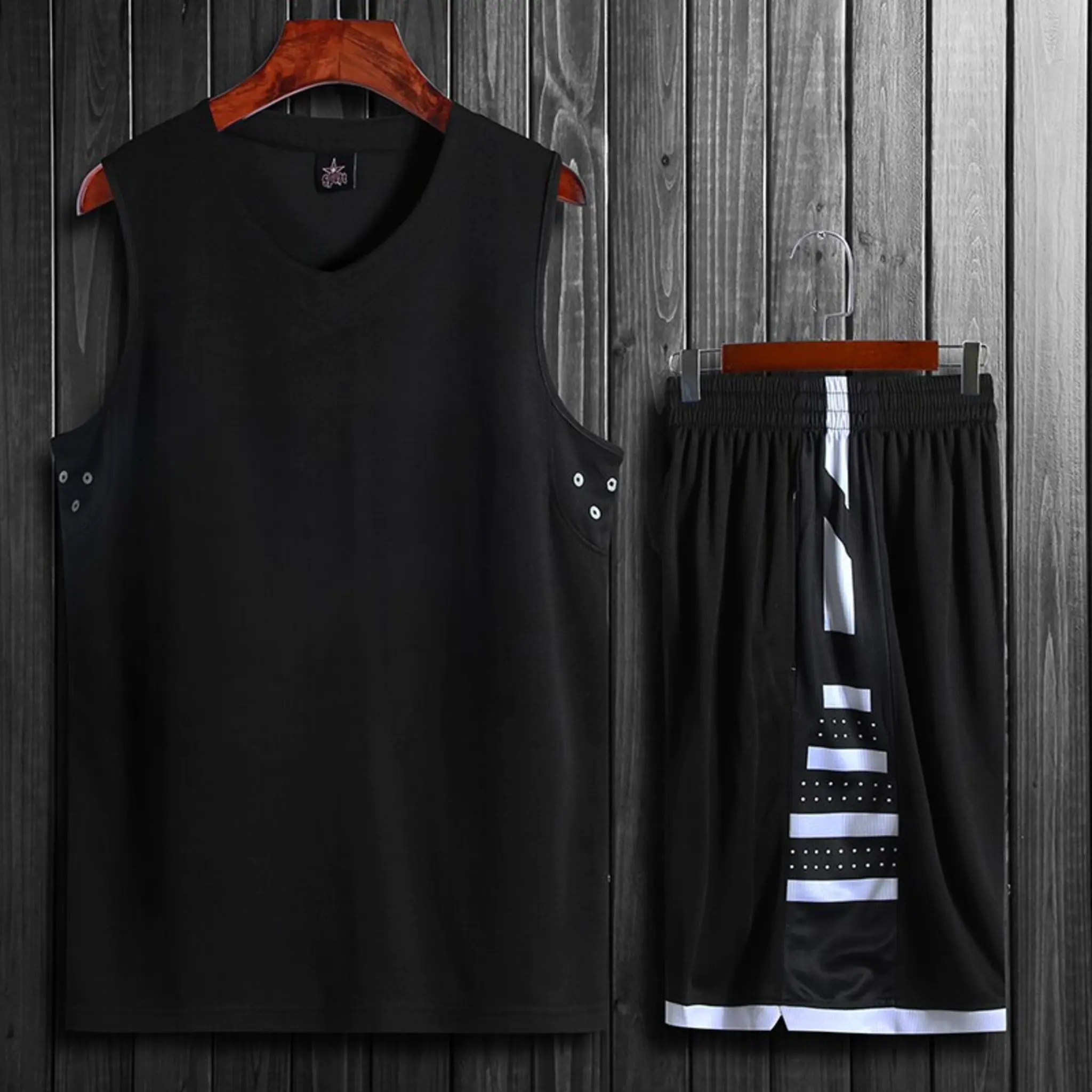 GEEK BAR-https://www.hot-toy.com/