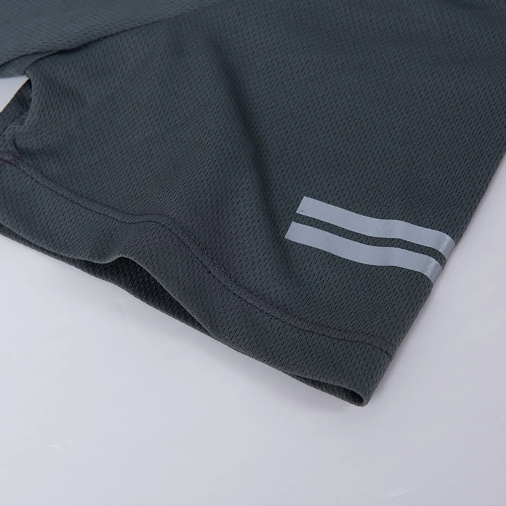 GEEK BAR-https://www.hot-toy.com/