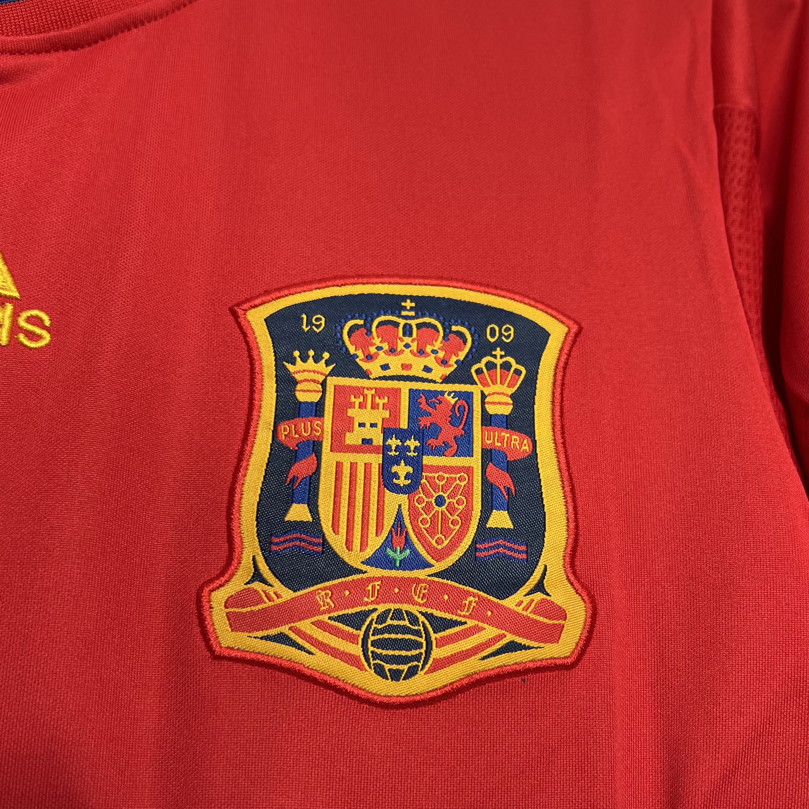 ManixJersey.com | Retro Spain 2010 Home Stadium Jersey -Customize Name, Number and Patch | Worldwide Shipping