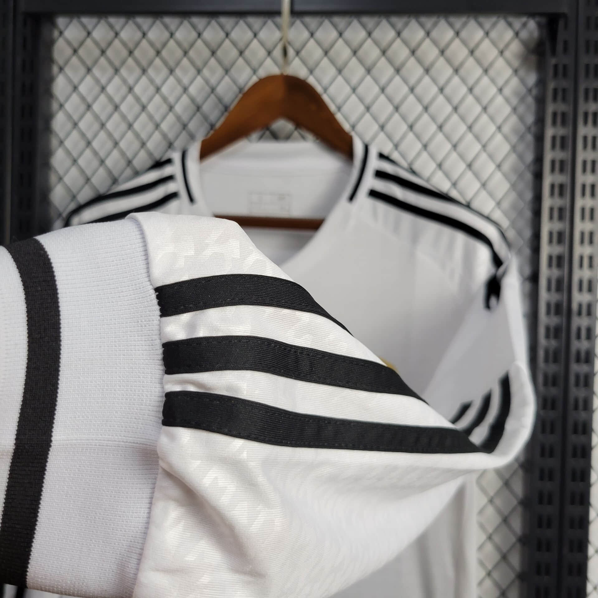 ManixJersey.com | Real Madrid 24-25 Home Long Sleeve Jersey - Fans Version -Customize Name, Number and Patch | Worldwide Shipping