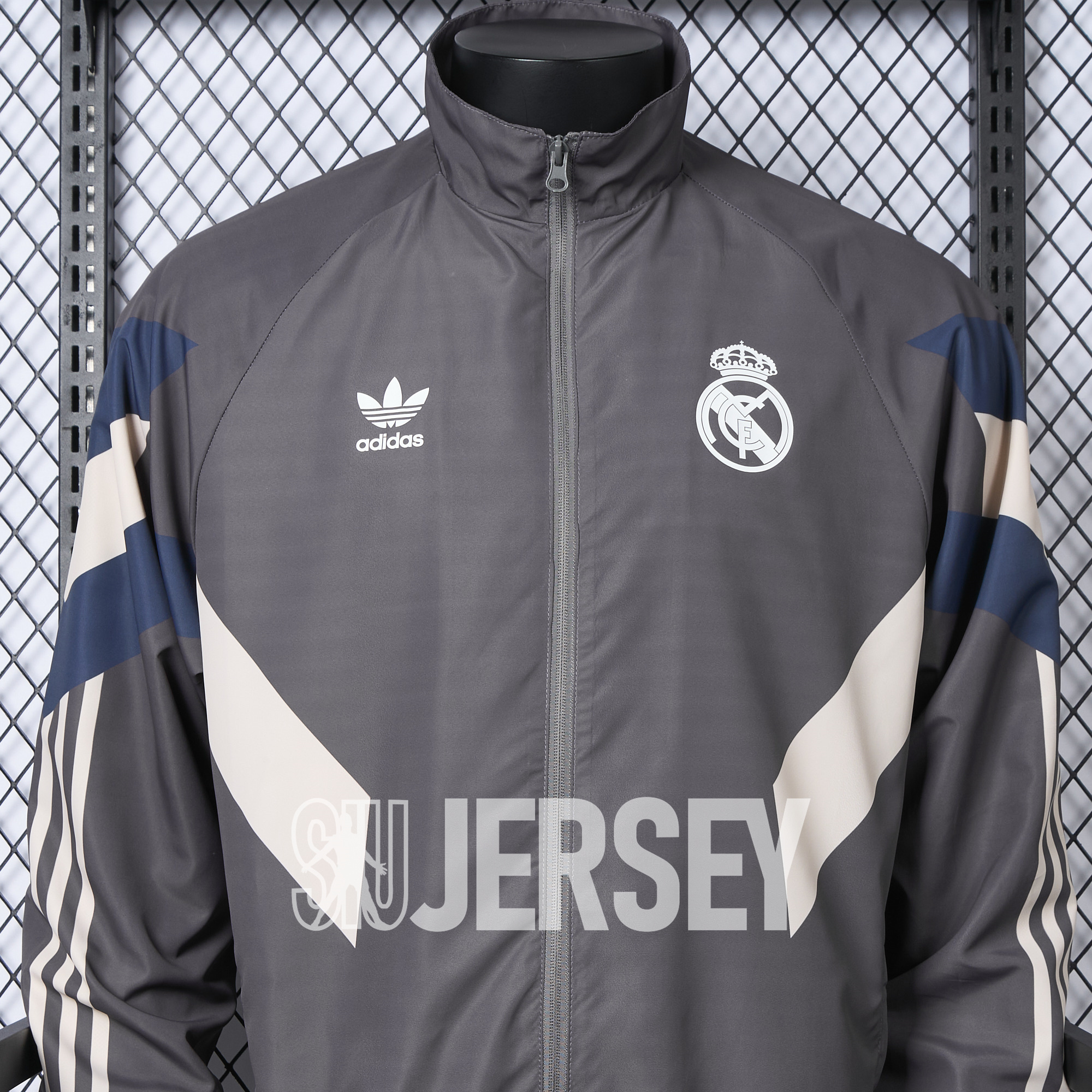 UltraTrikot-Real Madrid 24-25 Throwback Windbreaker Jacket - Grey