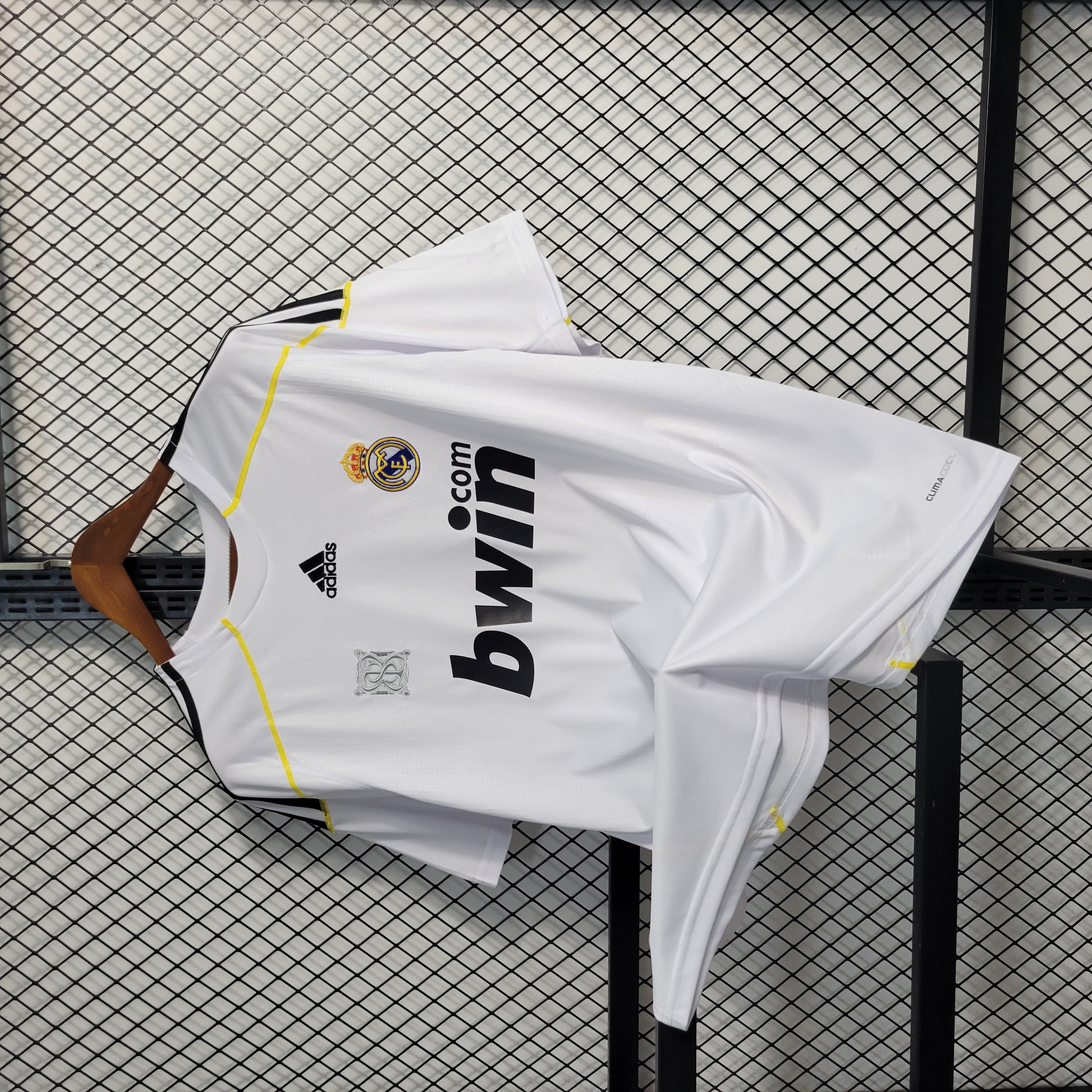 foot-Retro Real Madrid 09-10 Home Stadium Jersey