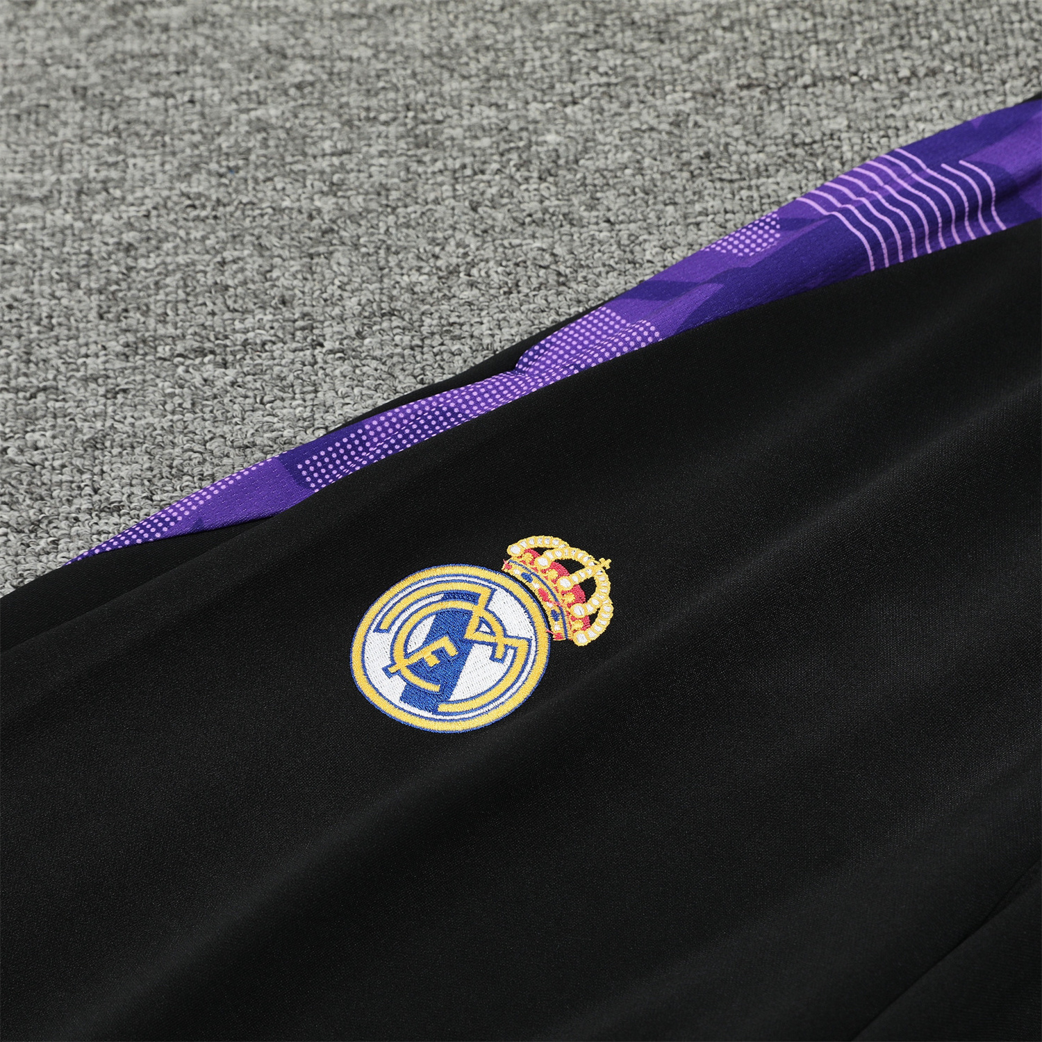 JerseysGala.com | Real Madrid 24-25 Training Hoodie Set - Black Hoodie and Black Pants -Customize Name, Number and Patch | Worldwide Shipping