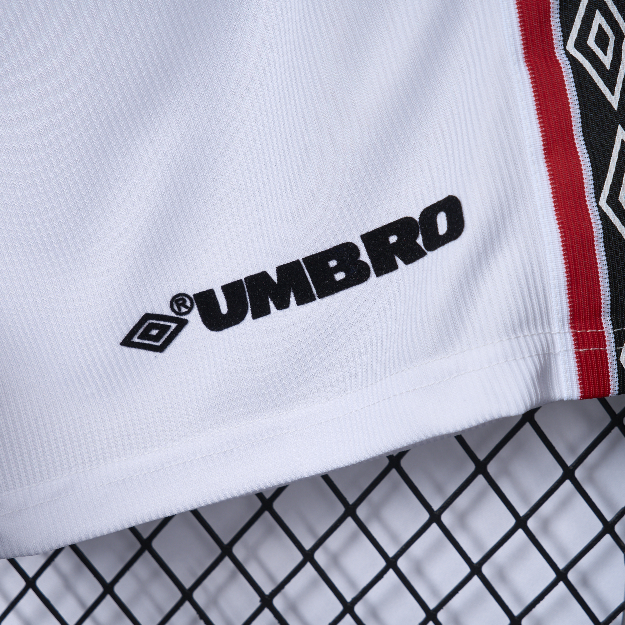 SIUjerseys-Retro Manchester United 1998-99 Home Shorts