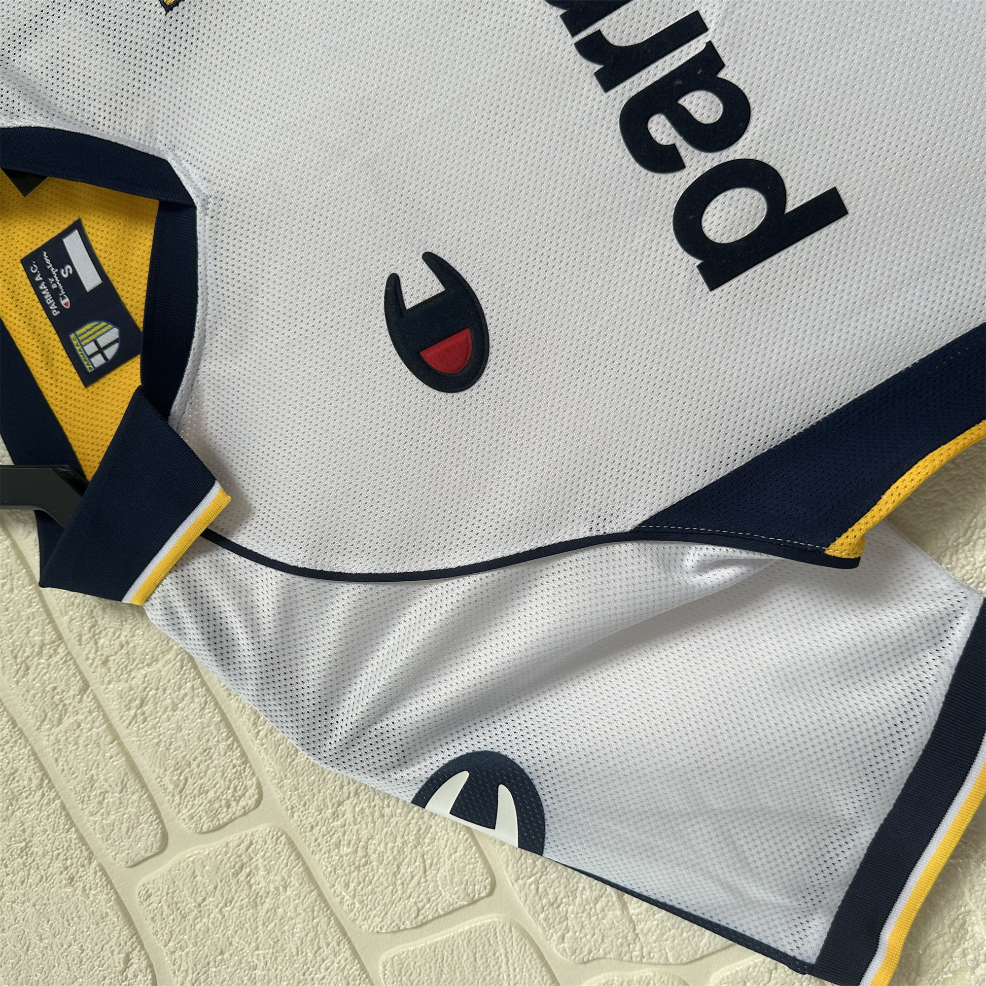 Higojerseys-Retro Parma 2003-04 Away Jersey - Fans Version