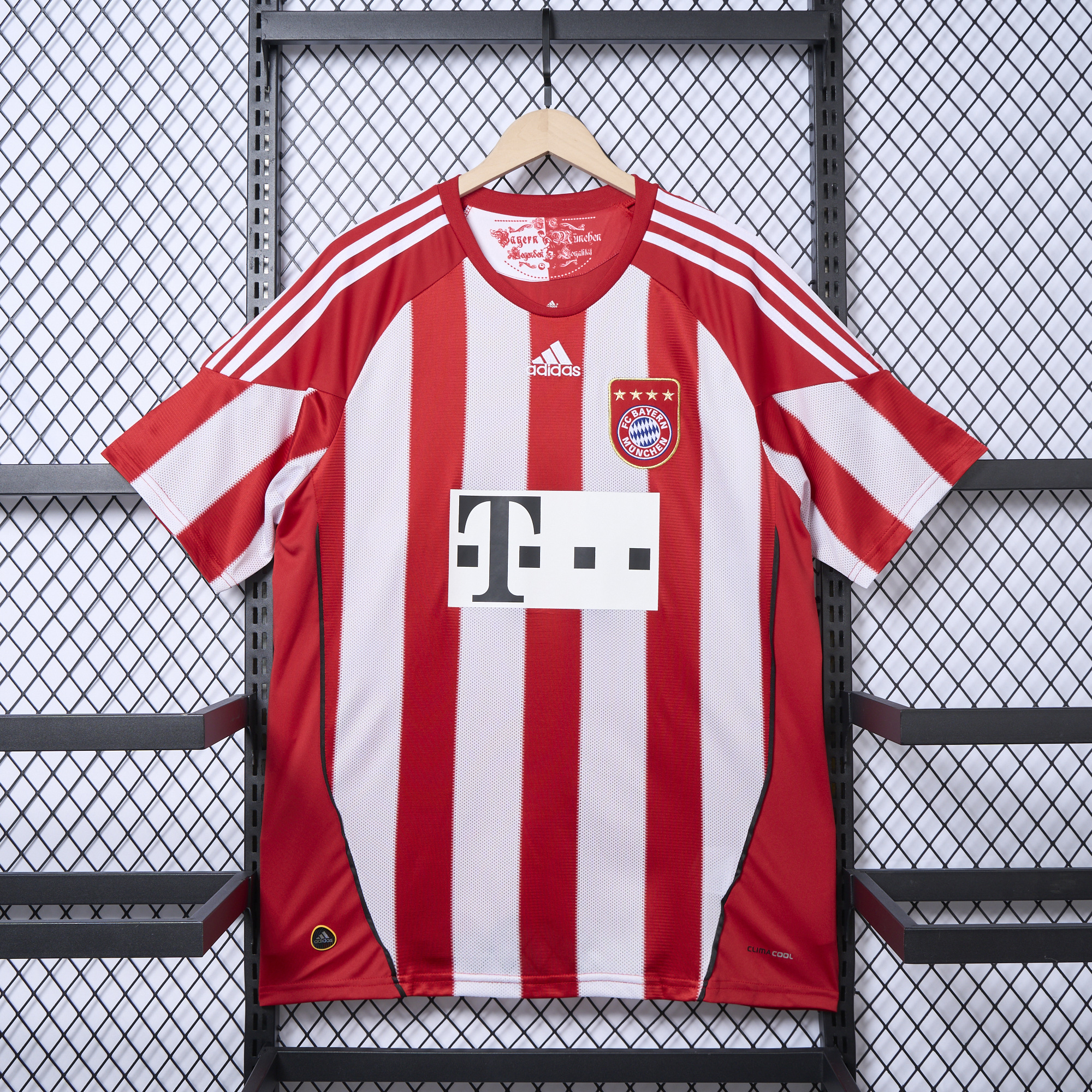 ManixJersey.com | Retro Bayern Munich 10-11 Home Stadium Jersey -Customize Name, Number and Patch | Worldwide Shipping