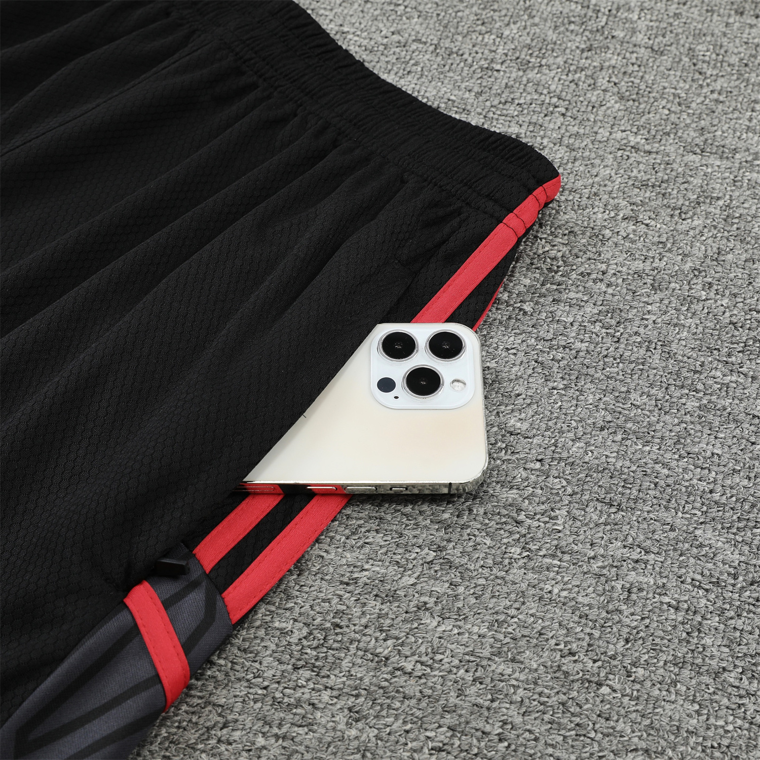 Bayern Munich 23-24 Black & Red Training Vest Suit:football jersey mysite: unitedjerseyfootball 邓江浪:football