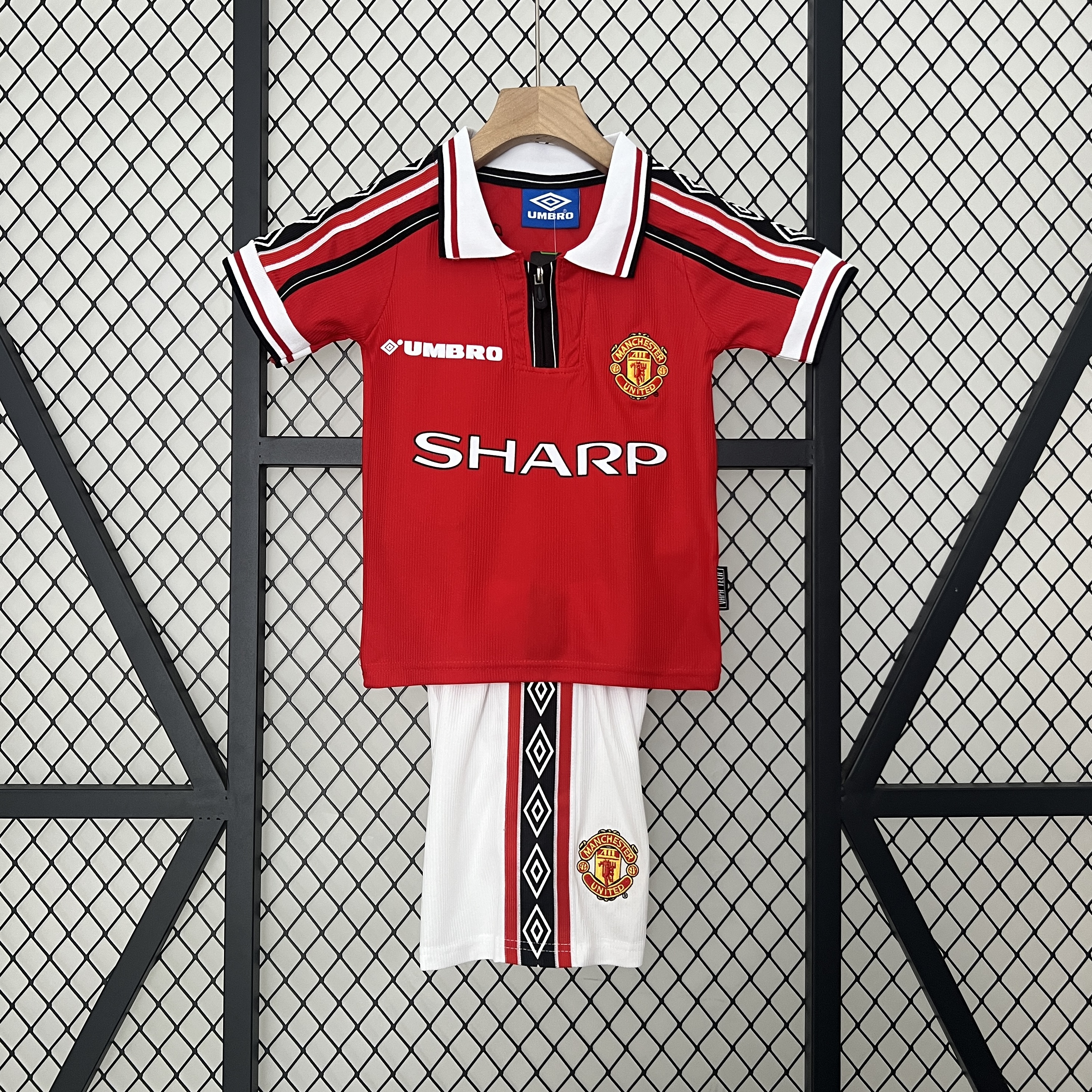 SIUjerseys-Retro Manchester United 1998-99 Home Stadium Kids Kit