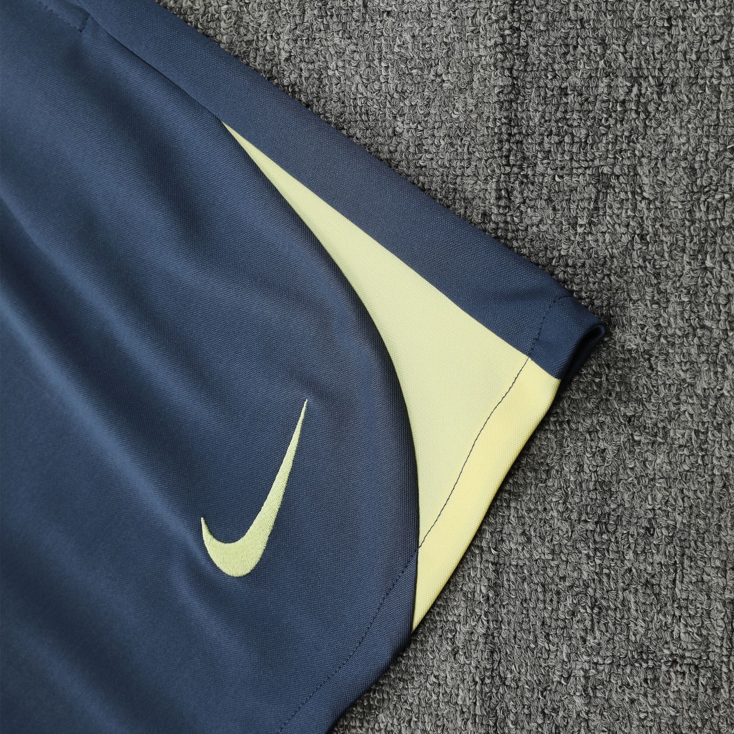 ManixJersey.com | Club América 24-25 Short-Sleeve Training Set - Light Green Top & Grey Shorts -Customize Name, Number and Patch | Worldwide Shipping