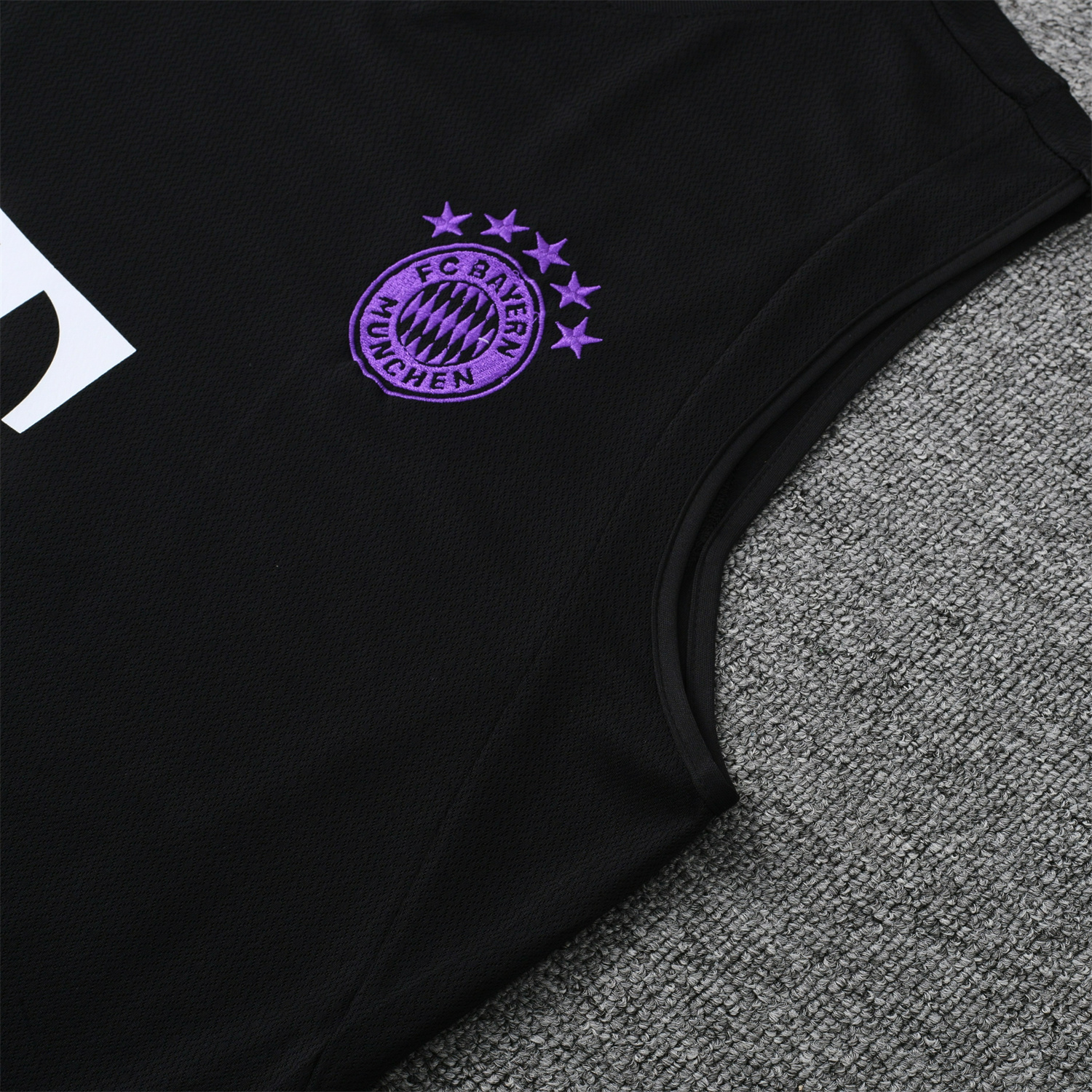 23-24 Bayern Munich Black Training Vest Suit:football jersey mysite: unitedjerseyfootball 邓江浪:football