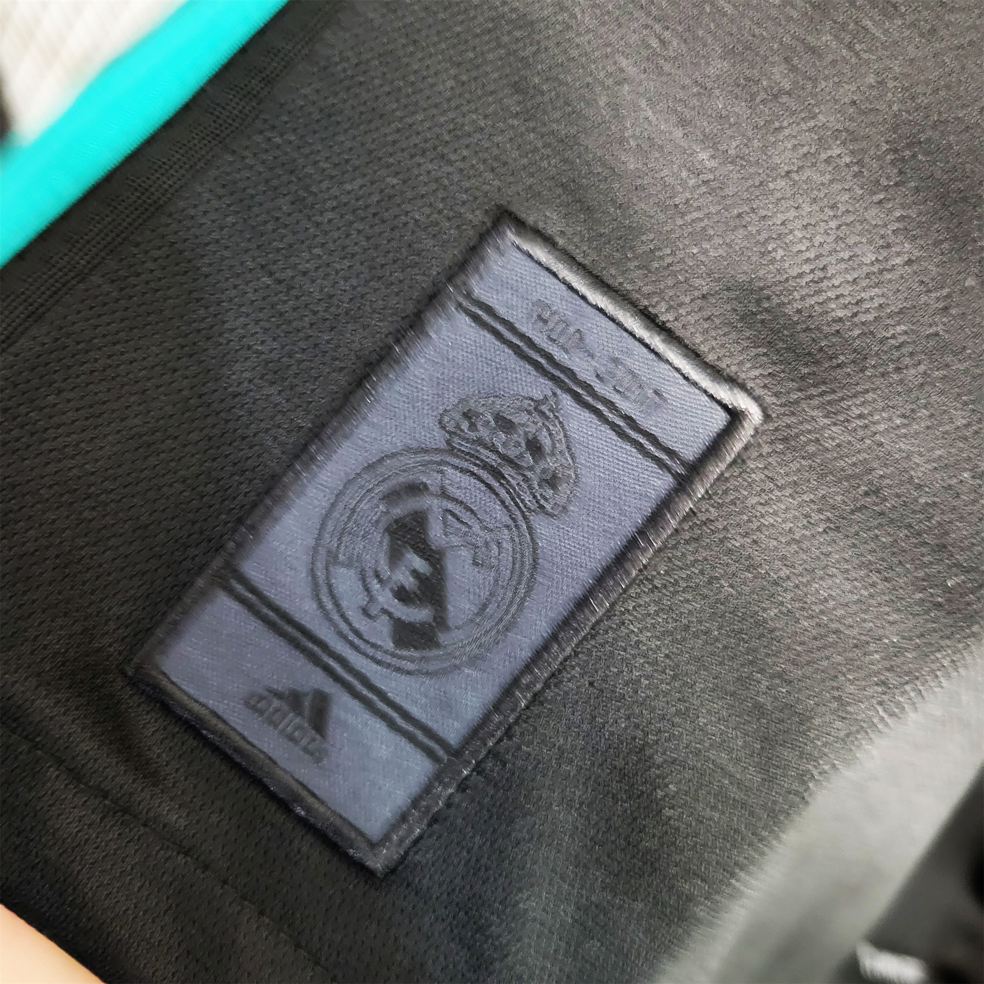 ManixJersey.com | Retro Real Madrid 17-18 Away Stadium Long Sleeve Jersey -Customize Name, Number and Patch | Worldwide Shipping