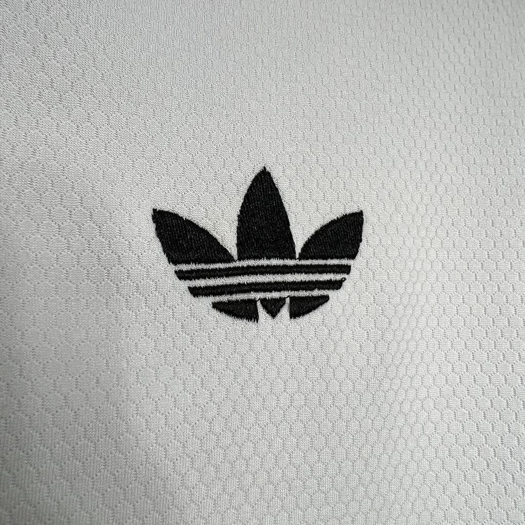 ManixJersey.com | Juventus 24-25 White Pre-Match Jersey - Fans Version -Customize Name, Number and Patch | Worldwide Shipping