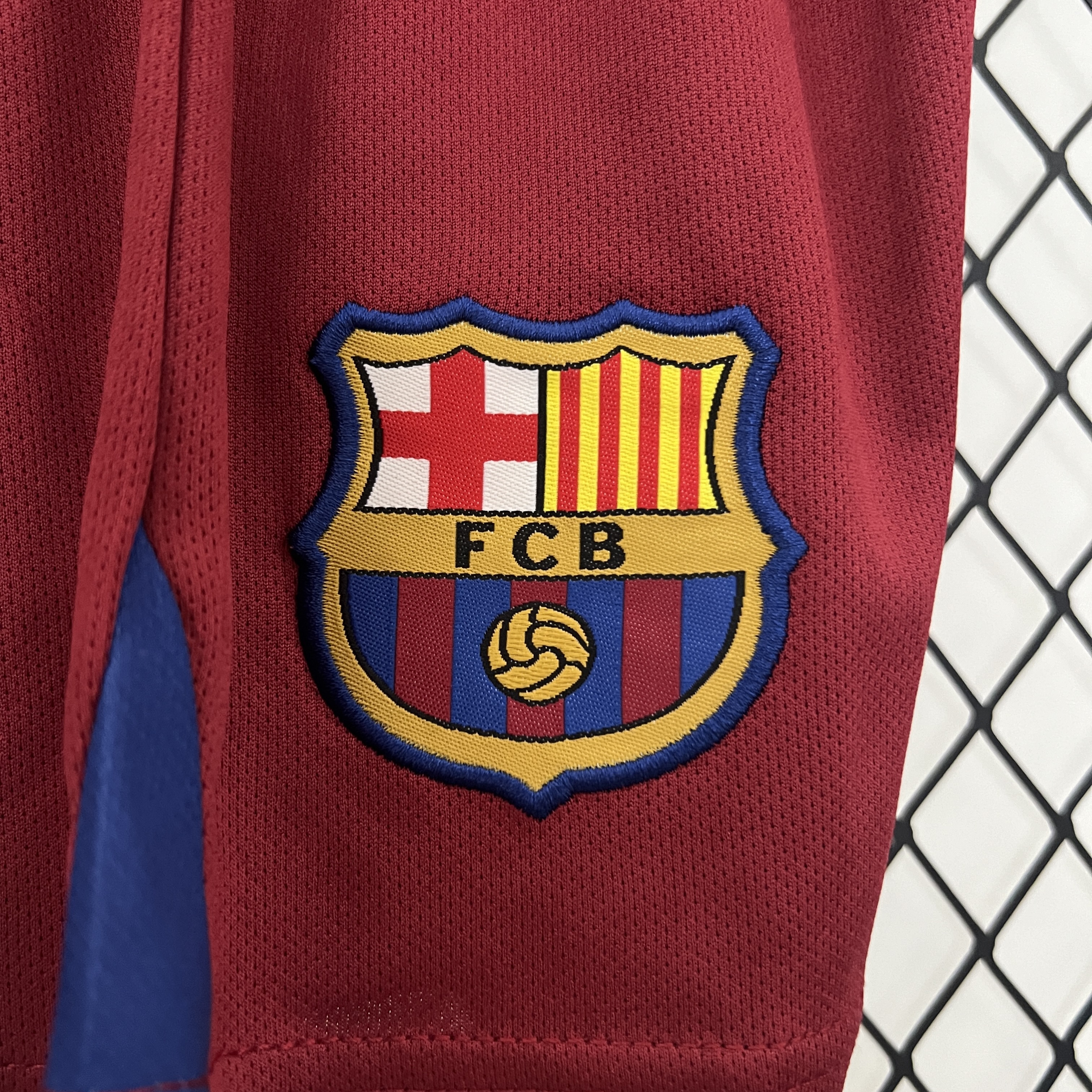 GlobeJersey-Retro Barcelona 2005-06 Home Stadium Kids Kit