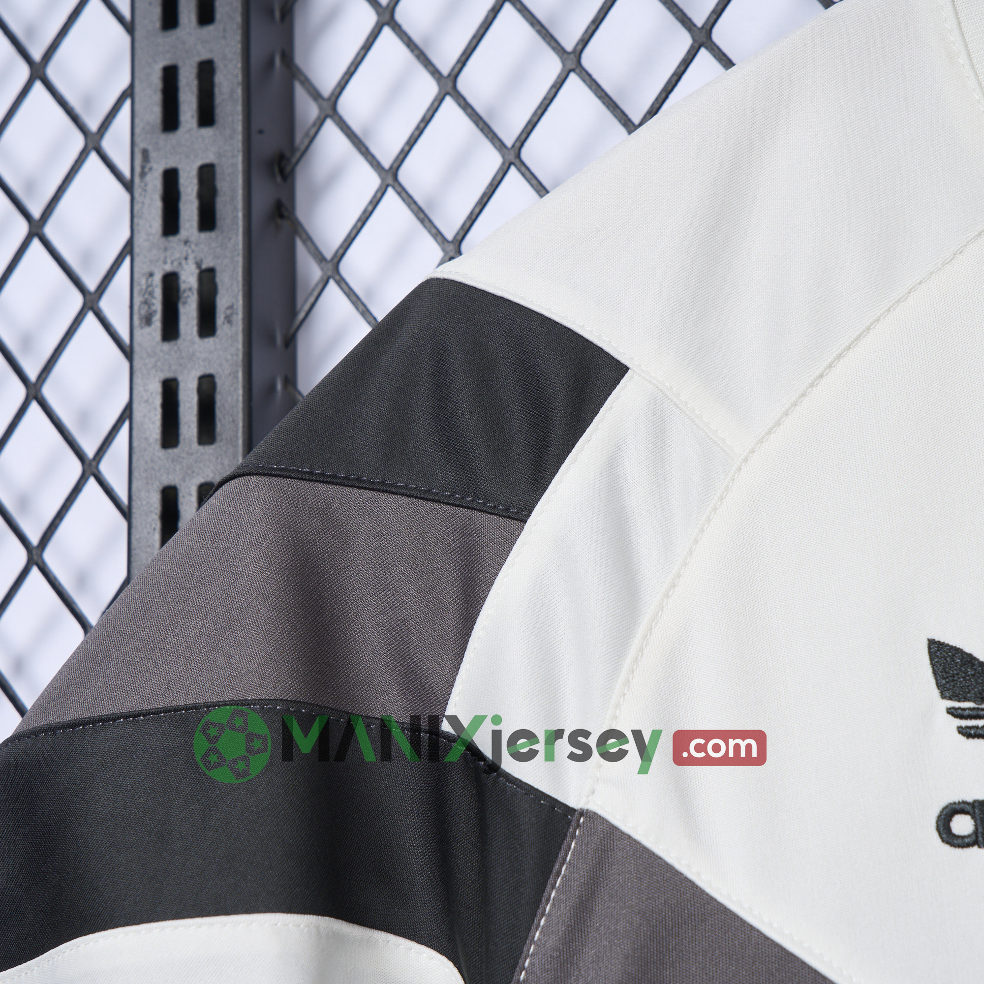 ManixJersey.com | Real Madrid 24-25 Throwback Originals T-Shirt - White -Customize Name, Number and Patch | Worldwide Shipping