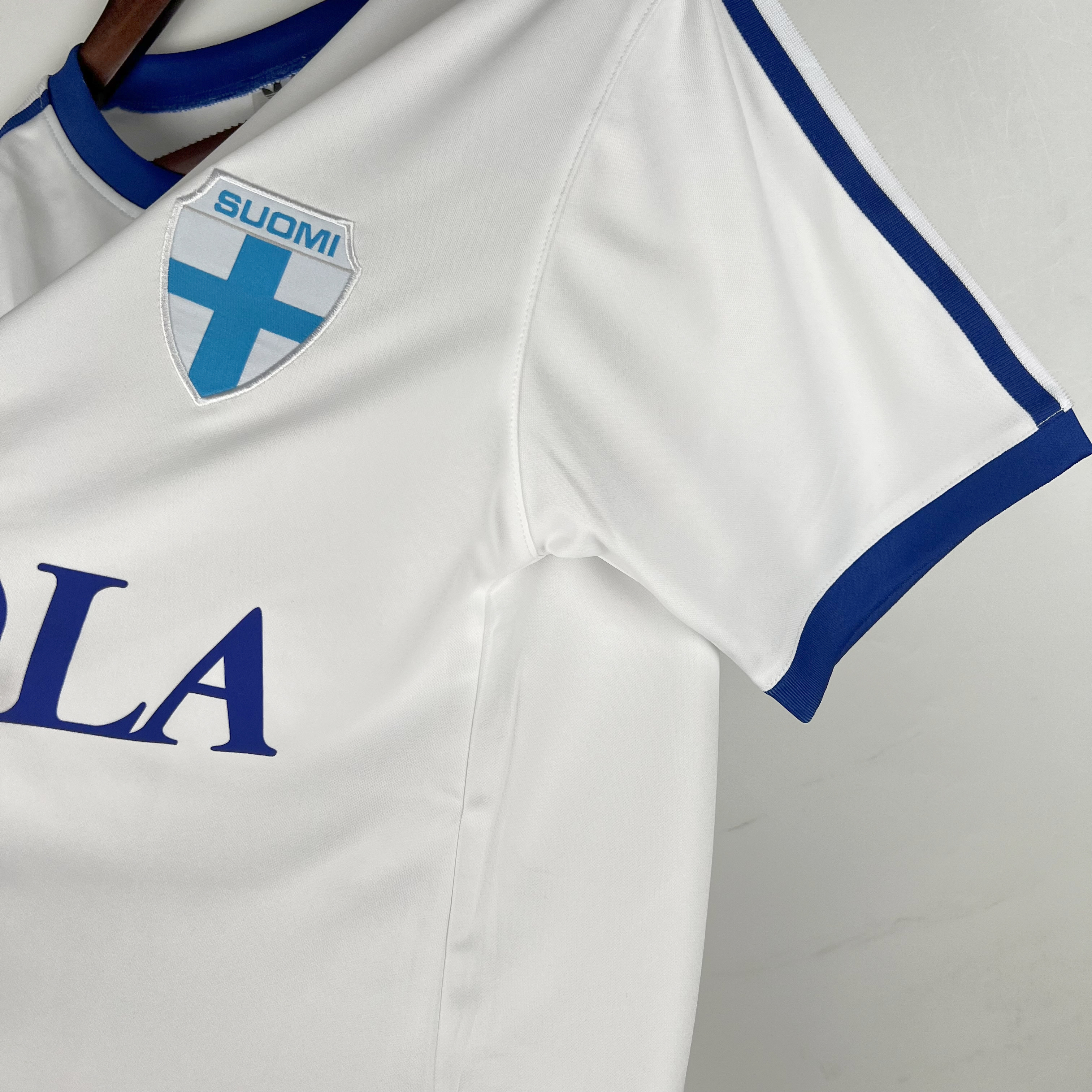 unitedfutballjersey-Retro Finland 1982 Home Stadium Jersey
