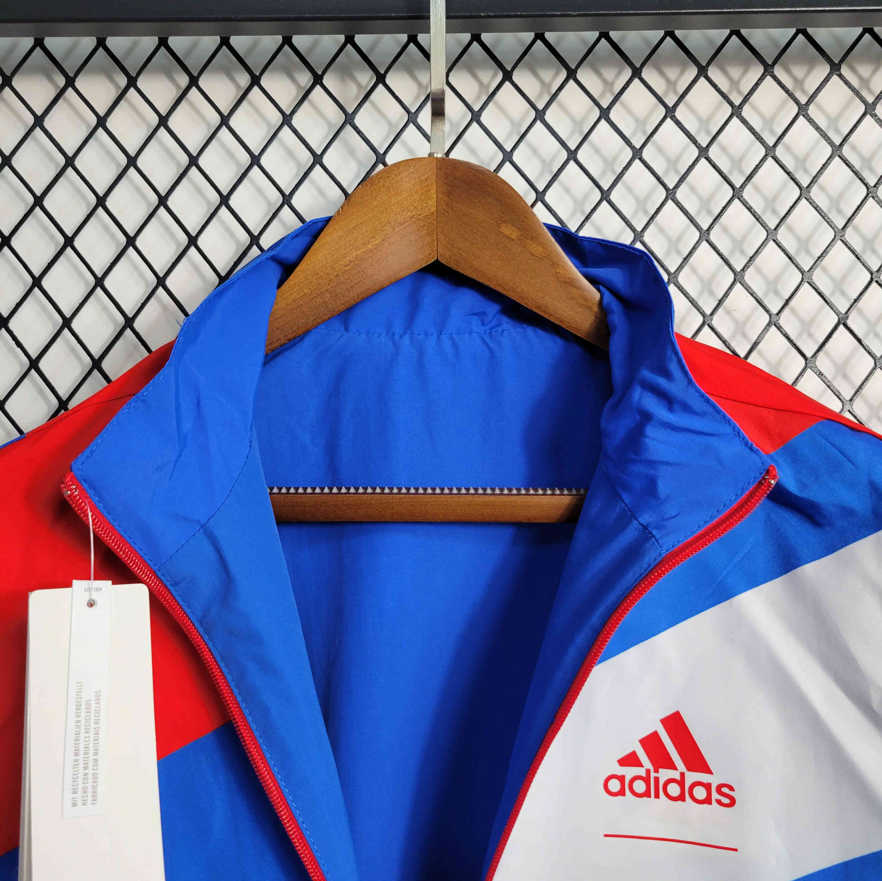 Bayern Munich 23-24 Blue Reversible Windbreaker:football jersey mysite: unitedjerseyfootball 邓江浪:football