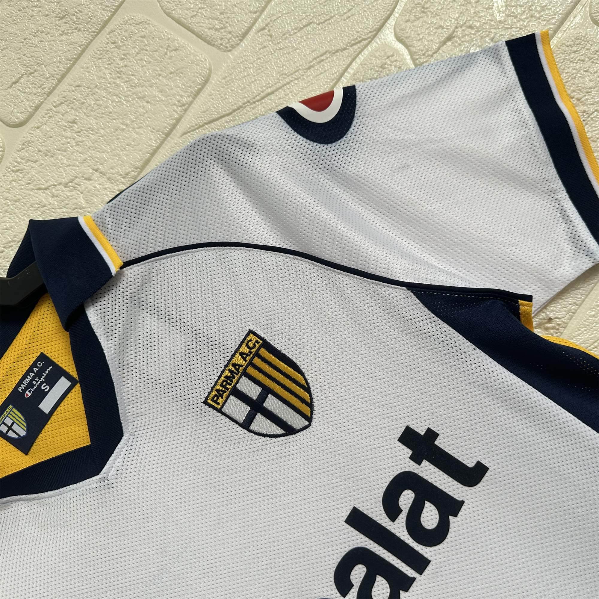 Higojerseys-Retro Parma 2003-04 Away Jersey - Fans Version