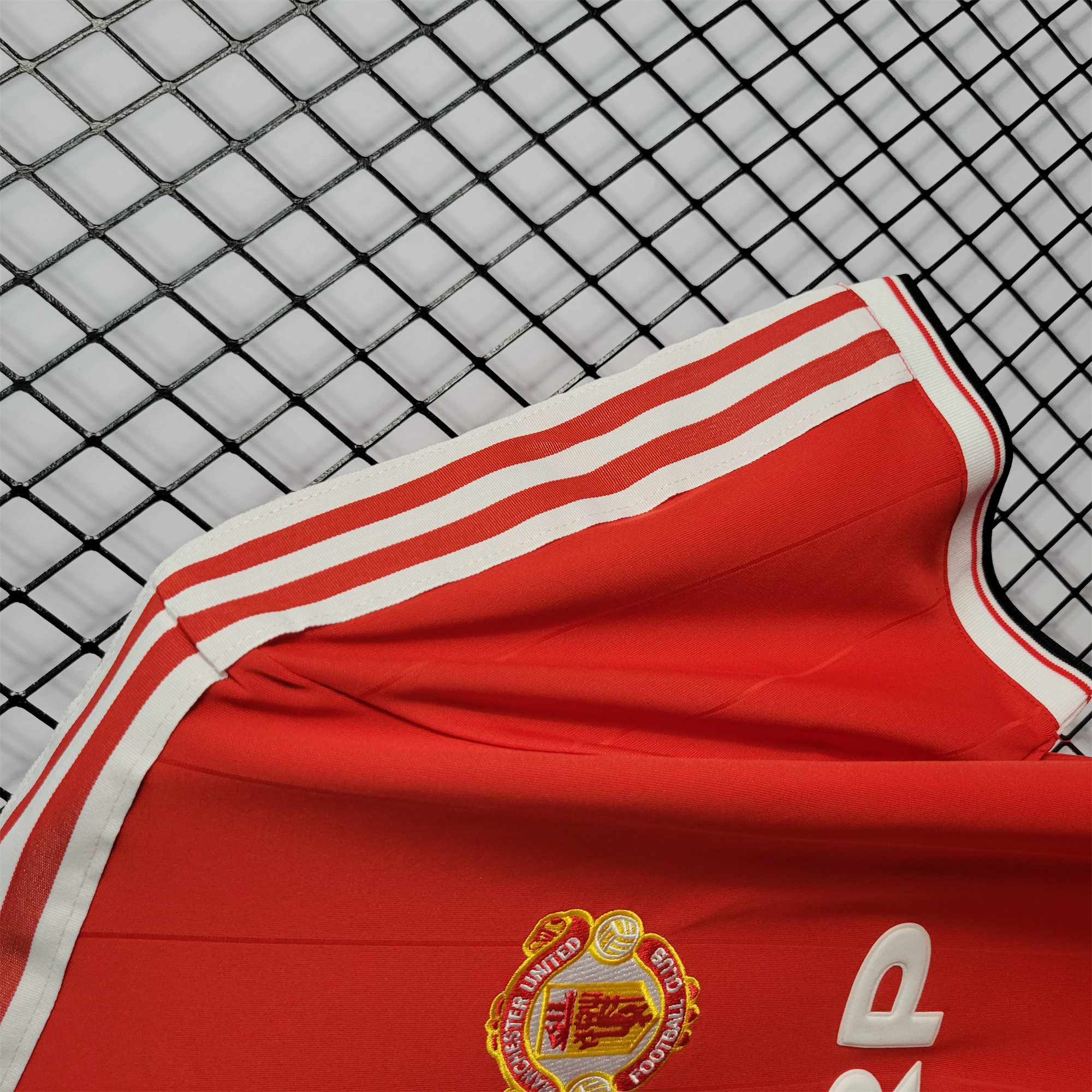 ManixJersey.com | Retro Manchester United 83-84 Home Stadium Jersey -Customize Name, Number and Patch | Worldwide Shipping