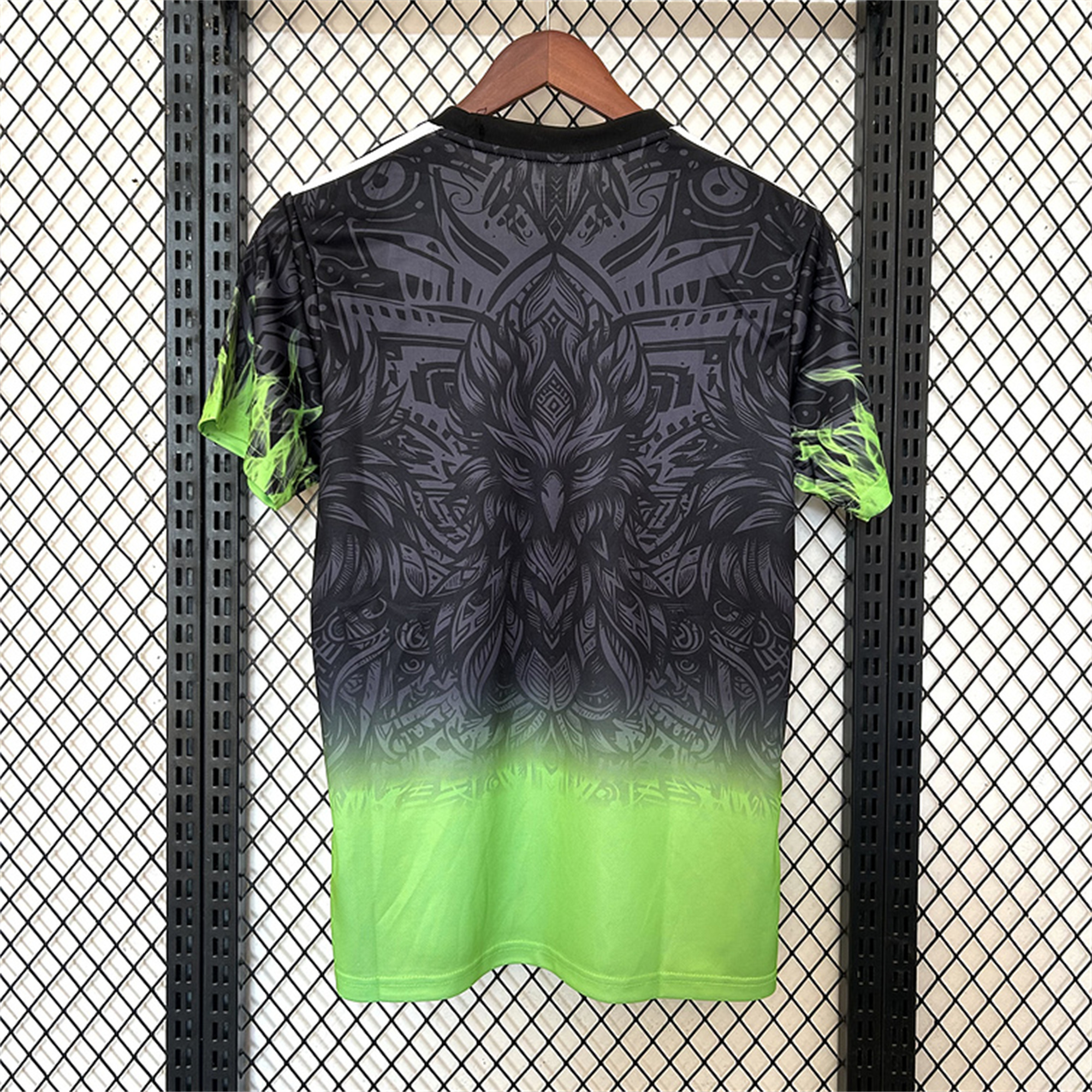 SIUjerseys-Liver.pool 24-25 Green Fire Phoenix Special Edition Jersey - Fans Version