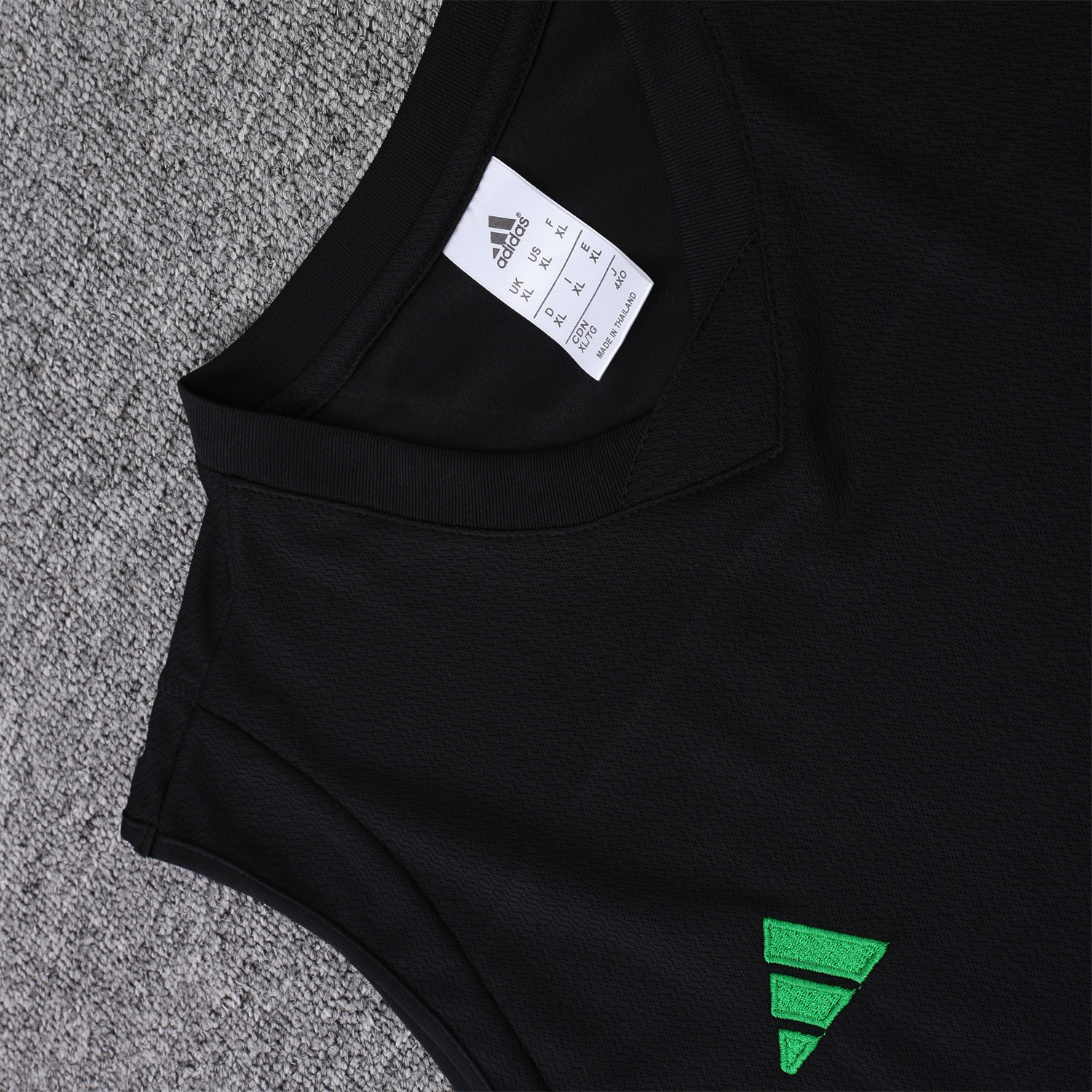 23-24 Bayern Munich Black Training Vest Suit:football jersey mysite: unitedjerseyfootball 邓江浪:football