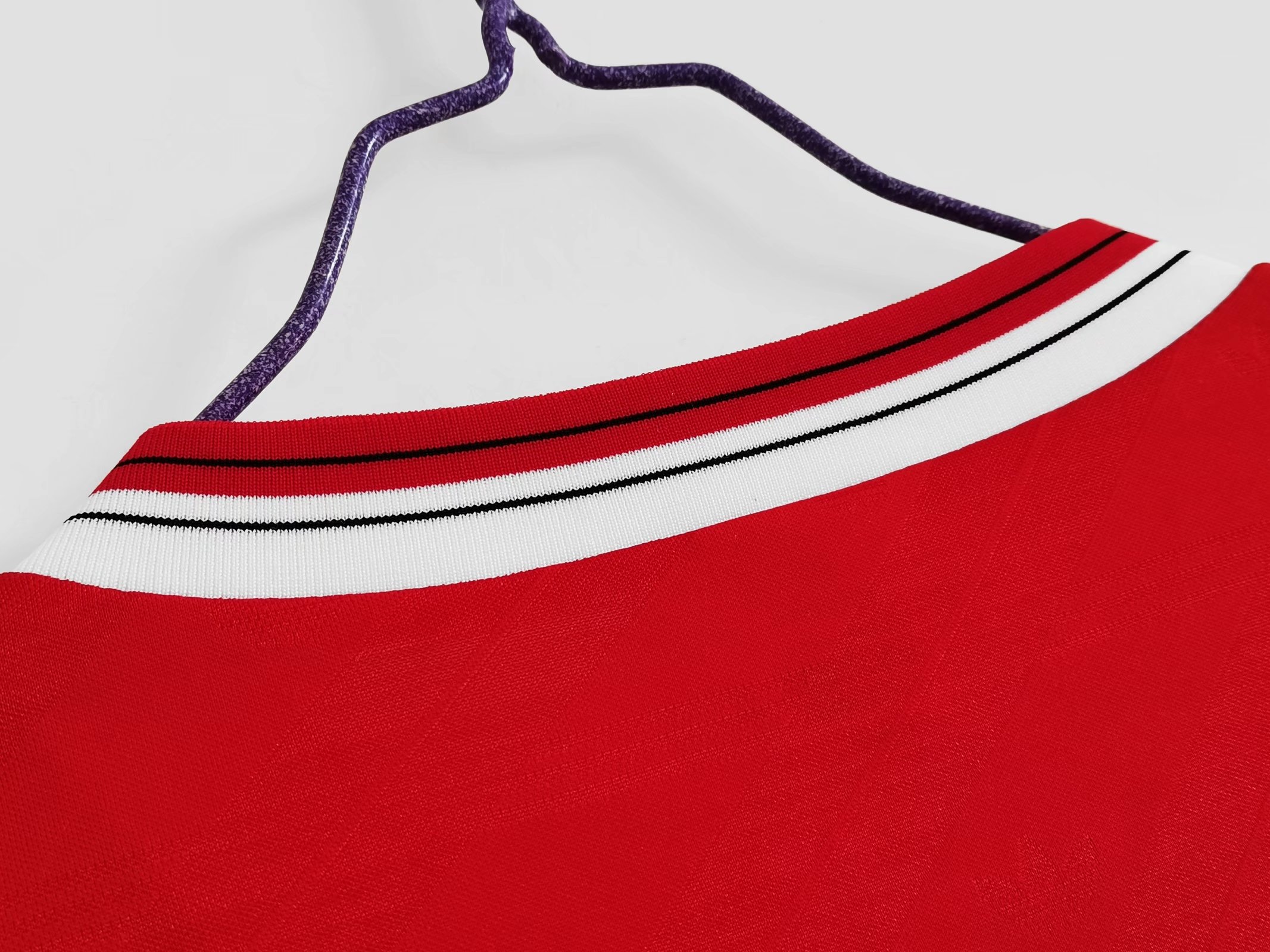 ManixJersey.com | Retro Manchester United 86-88 Home Long Sleeve Jersey -Customize Name, Number and Patch | Worldwide Shipping