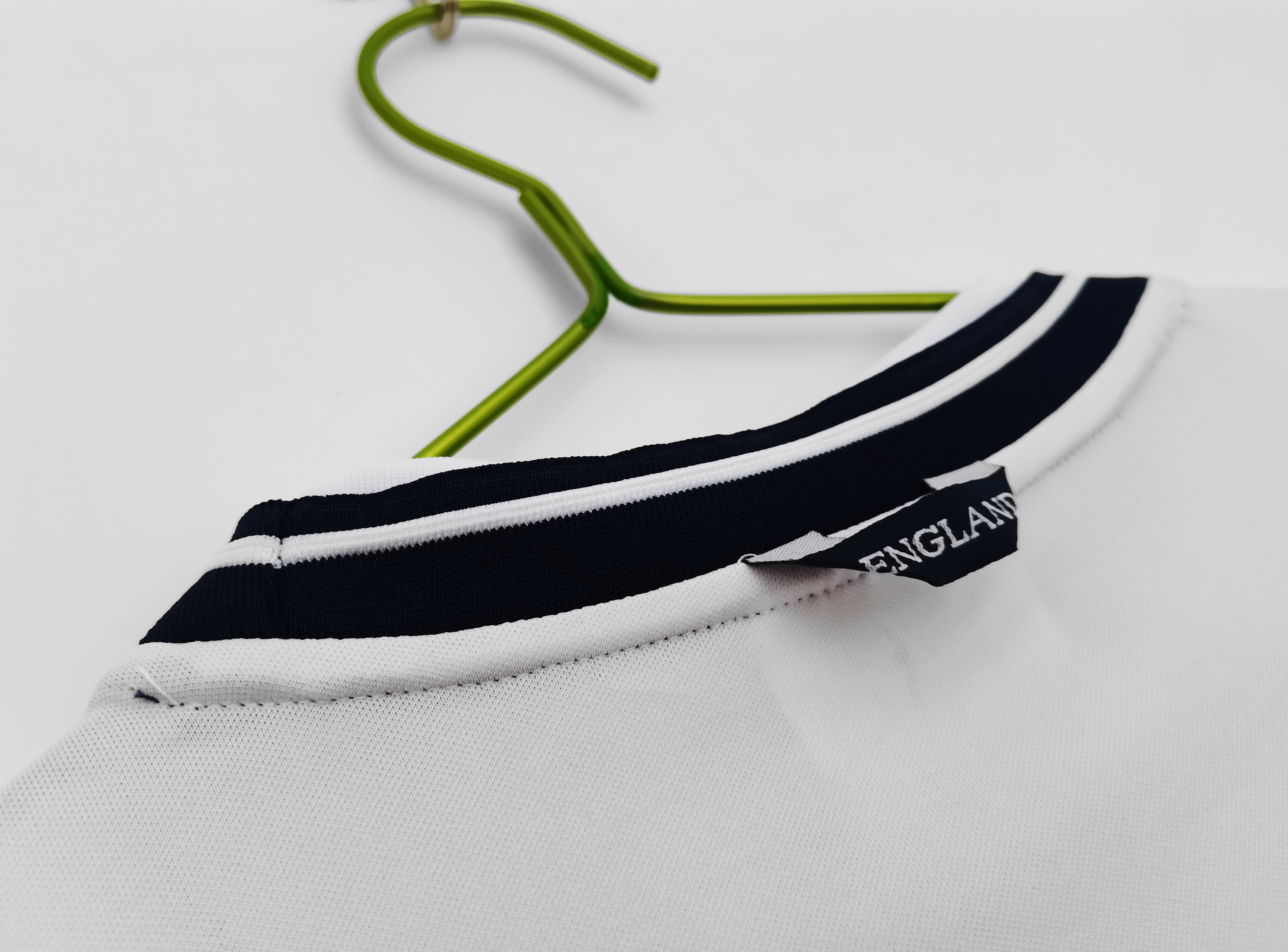 ManixJersey.com | Retro England 2000 Home Stadium Jersey -Customize Name, Number and Patch | Worldwide Shipping