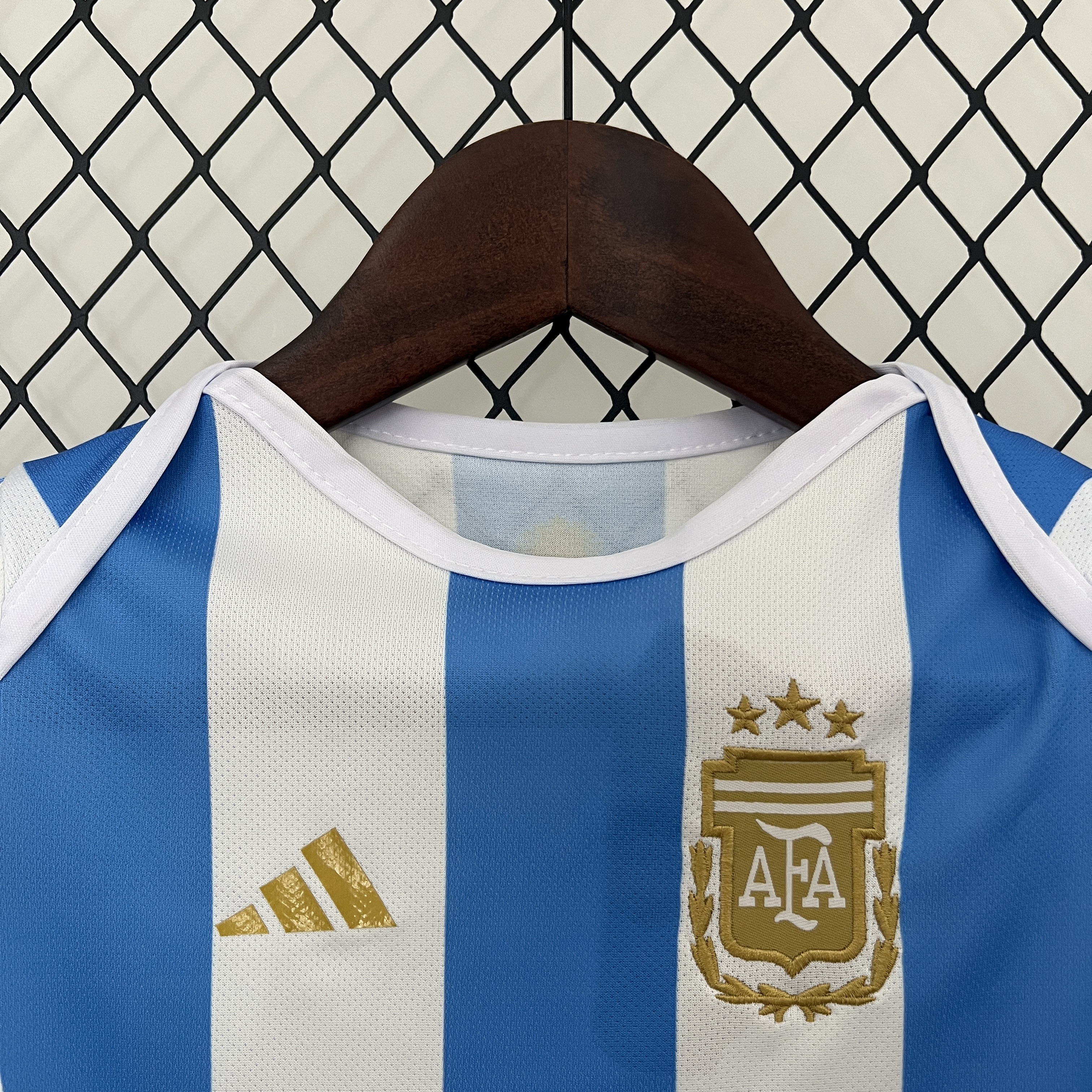 ManixJersey.com | Argentina 2024 Home Baby Crawling Suit -Customize Name, Number and Patch | Worldwide Shipping