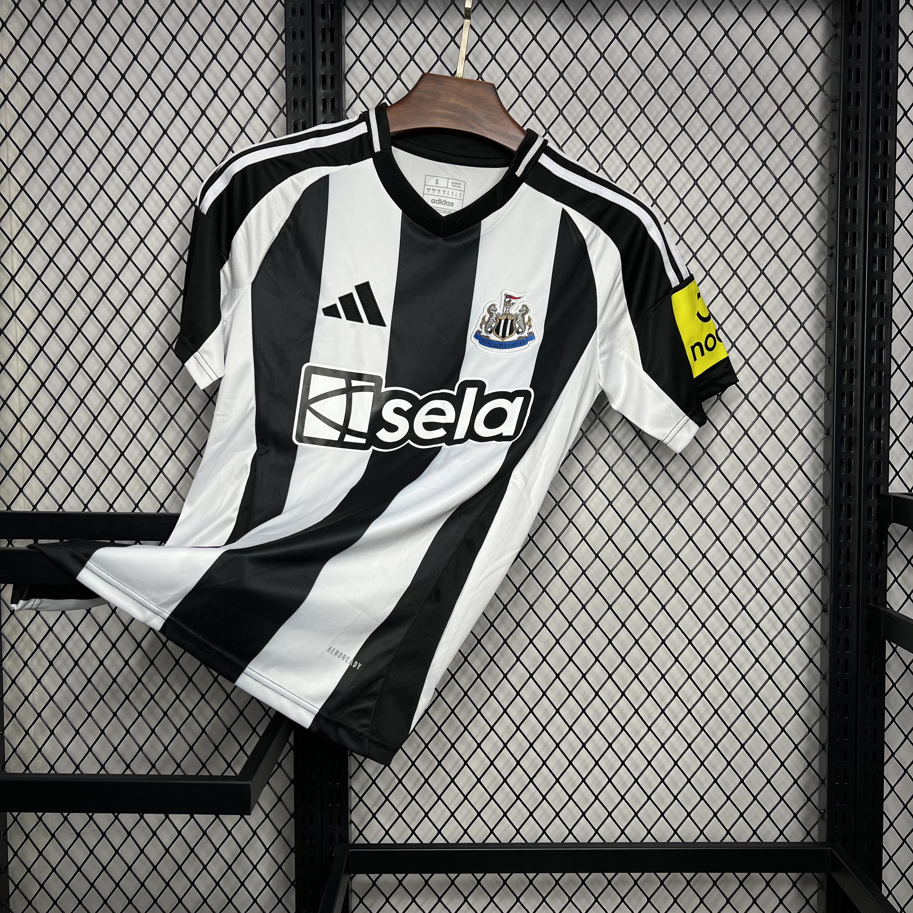 ManixJersey.com | Newcastle United 24-25 Home Stadium Jersey - Fans Version -Customize Name, Number and Patch | Worldwide Shipping