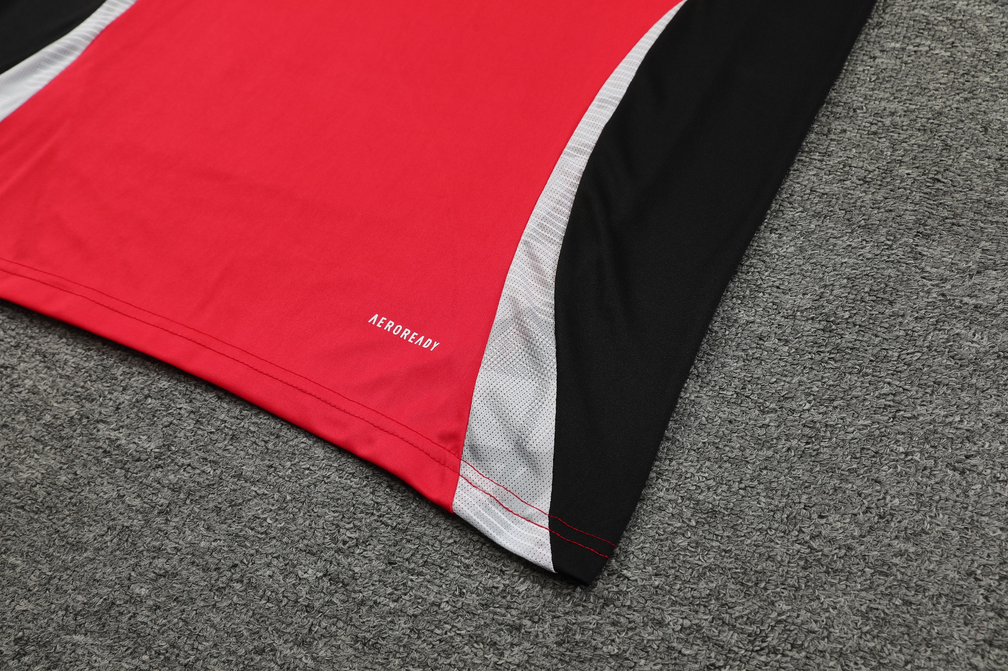 ManixJersey.com | Manchester United 24-25 Short-Sleeve Training Set - Red Top and Black Shorts -Customize Name, Number and Patch | Worldwide Shipping