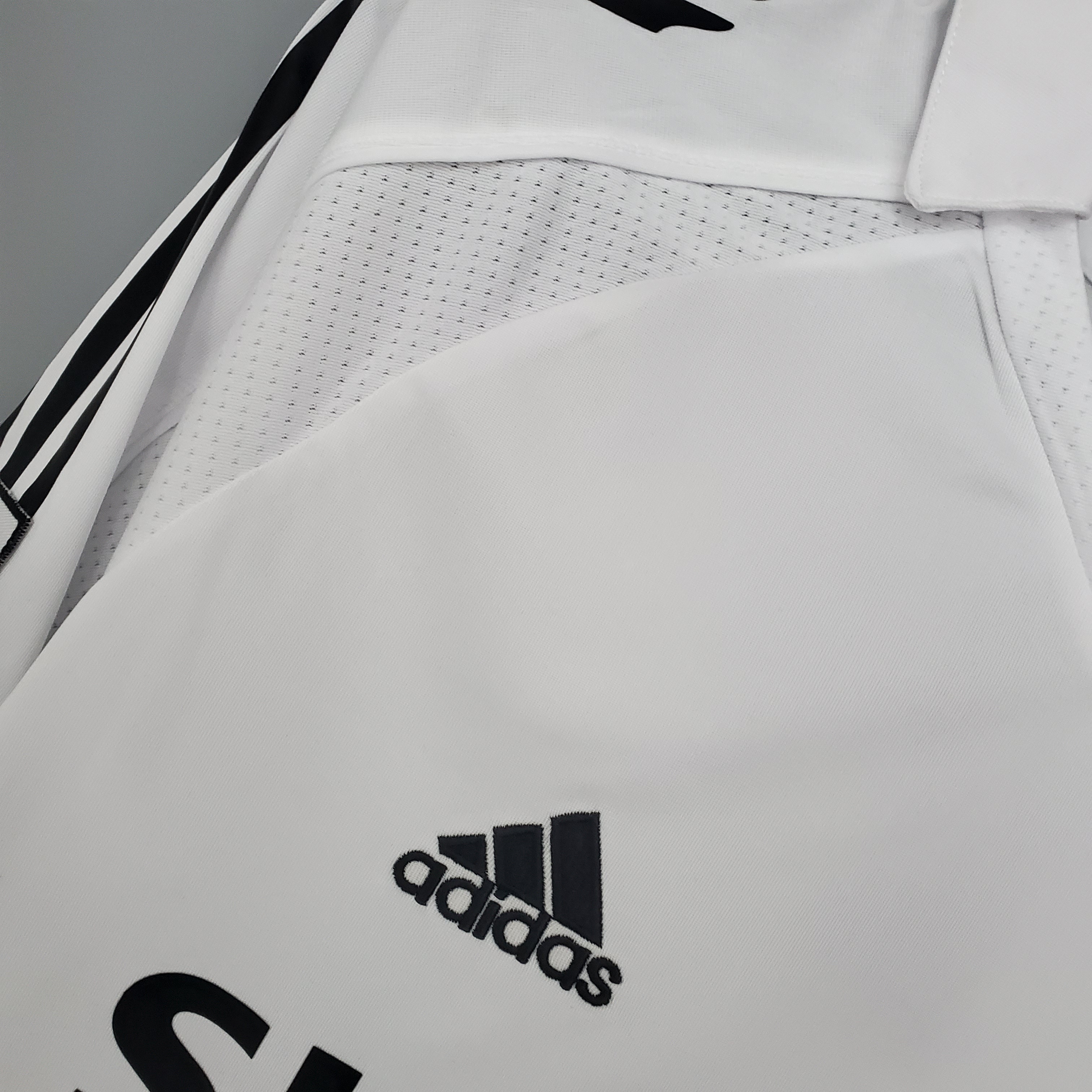 JerseysGala.com | Retro Real Madrid 05-06 Home Stadium Long Sleeve Jersey -Customize Name, Number and Patch | Worldwide Shipping