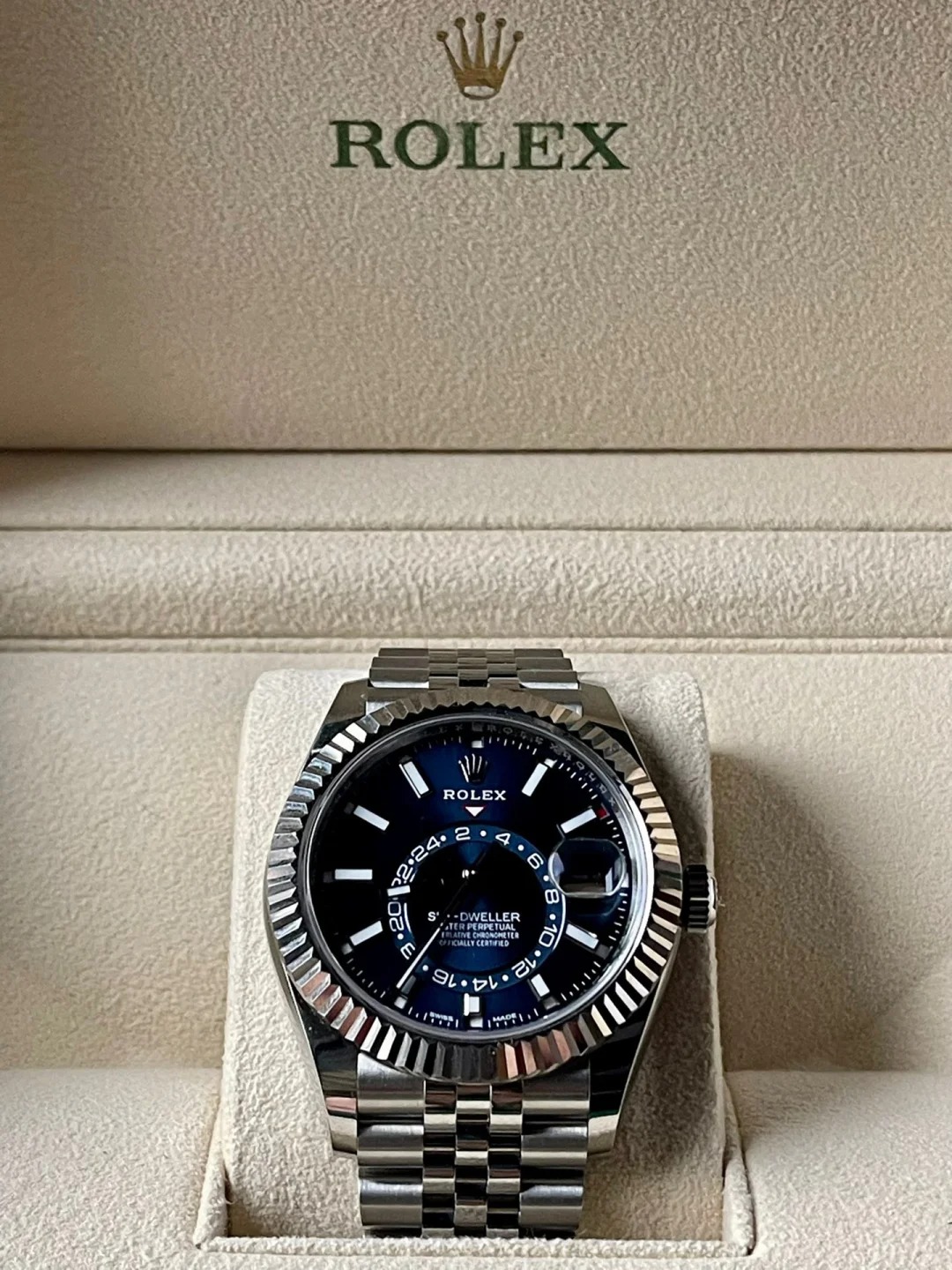 brand Rolex Sky-Dweller Oyster Perpetual 326934-0004 luxury watch for sale – NeveReL