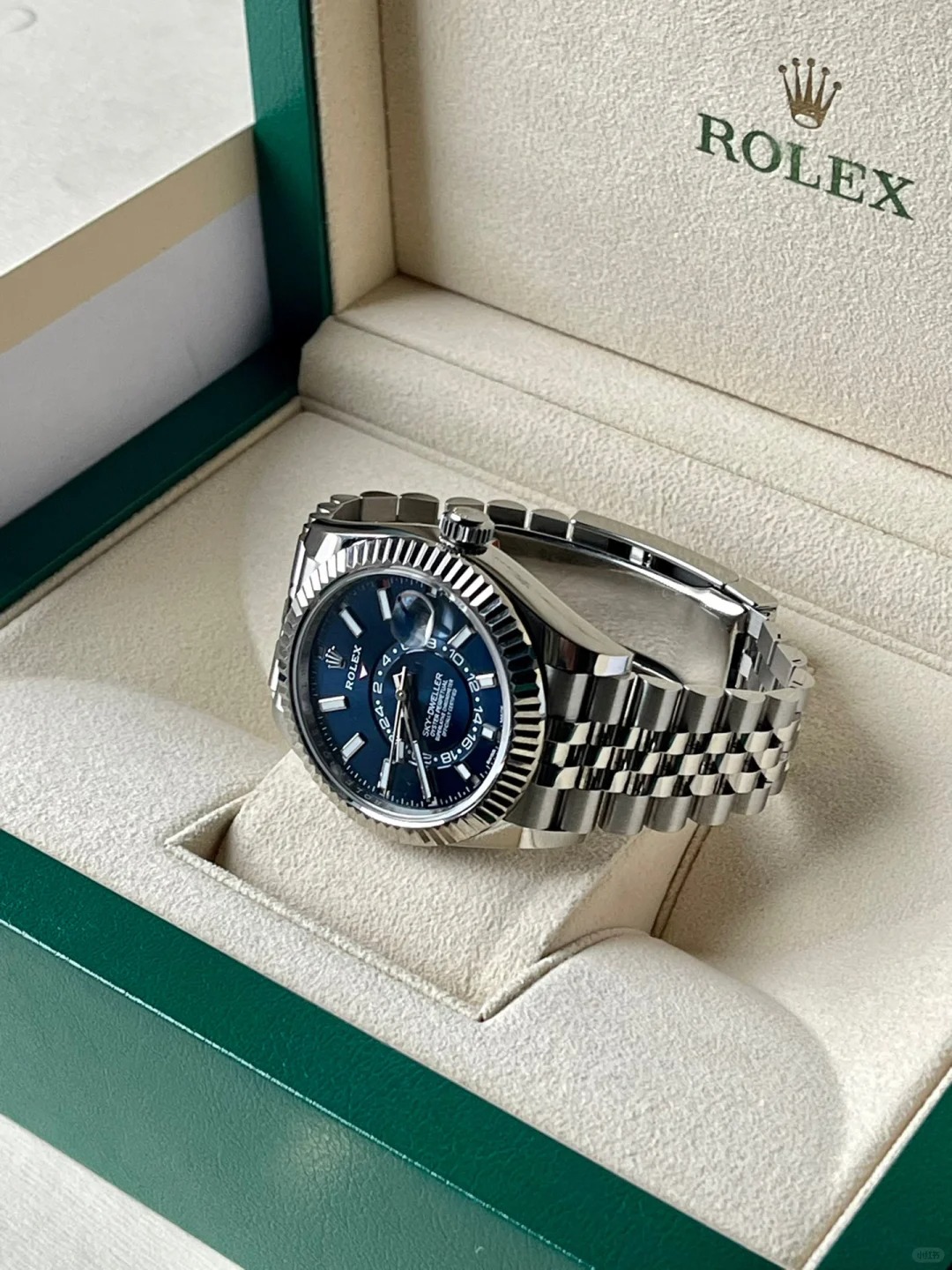 brand Rolex Sky-Dweller Oyster Perpetual 326934-0004 luxury watch for sale – NeveReL