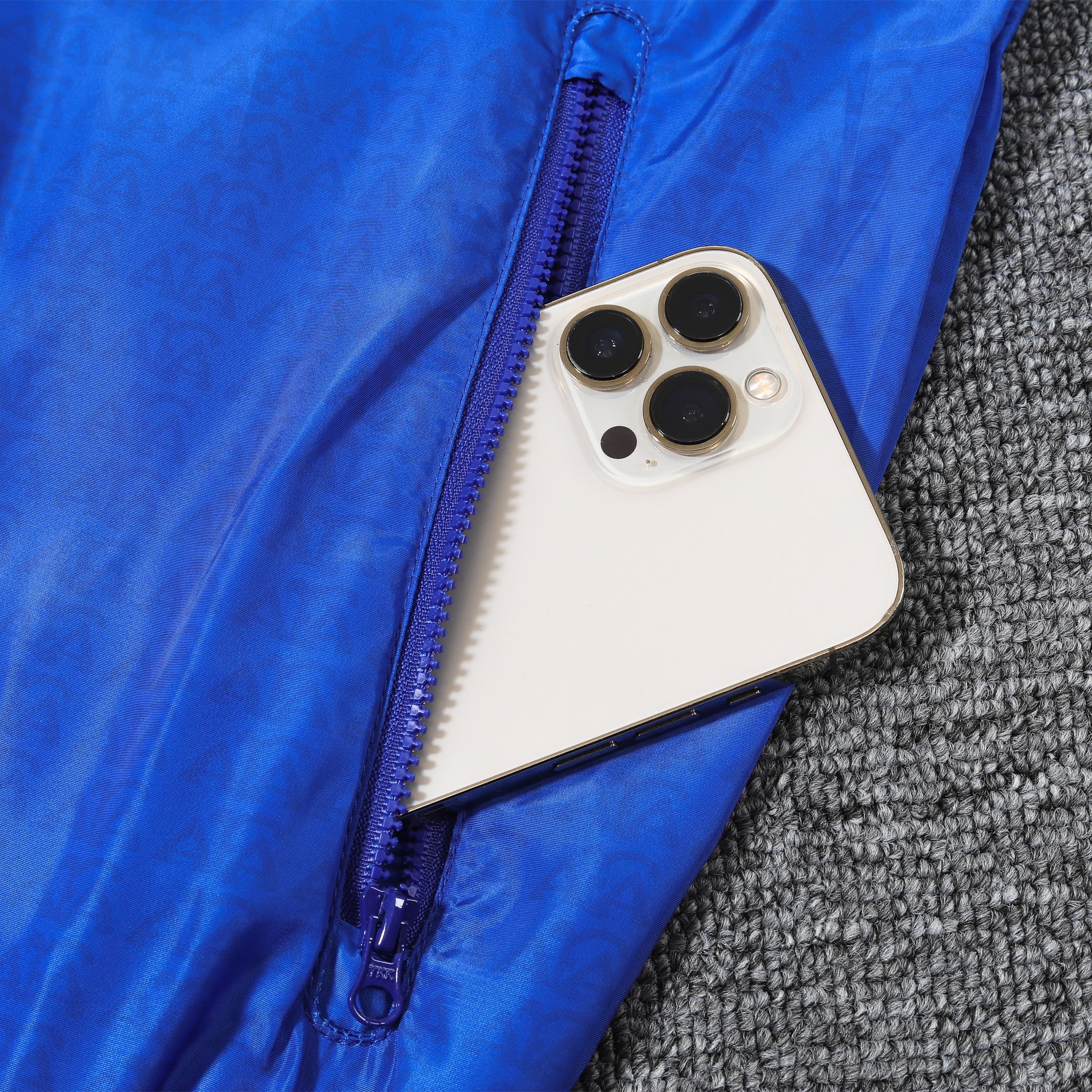 ManixJersey.com | Argentine 2024 Vintage Style Blue Hooded Windbreaker - Player Version -Customize Name, Number and Patch | Worldwide Shipping