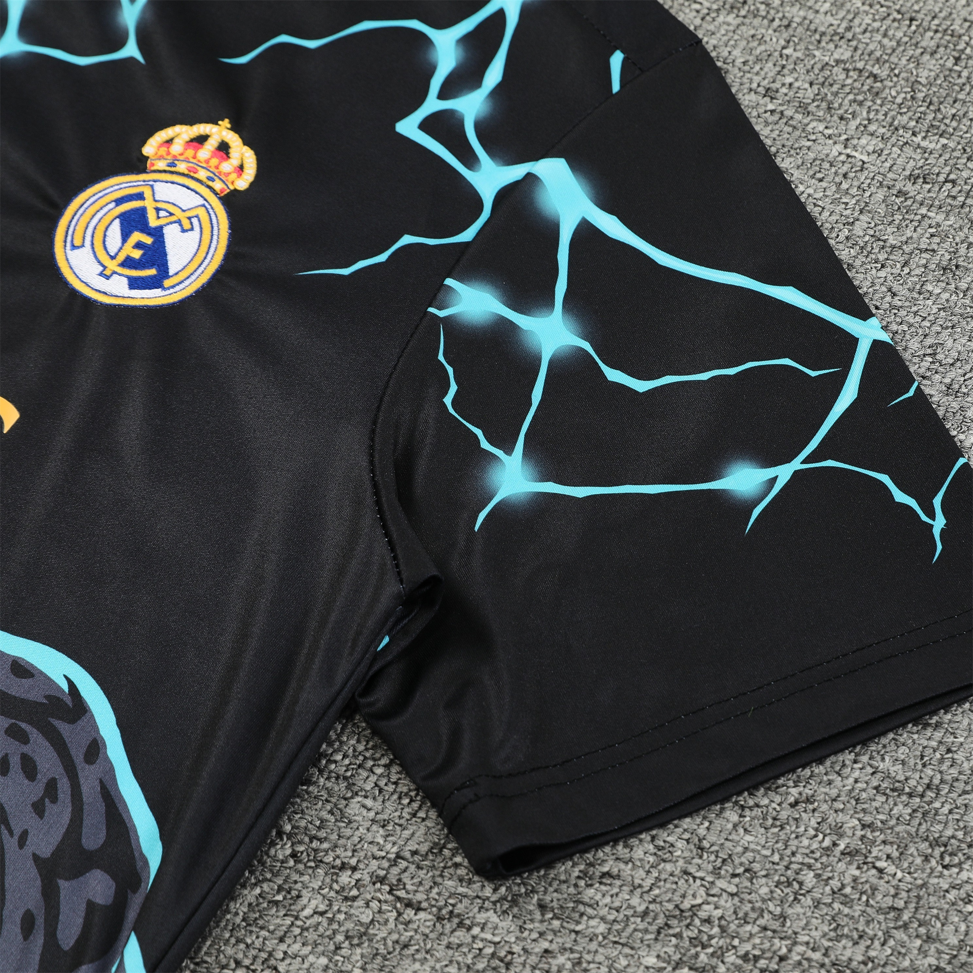 JerseysGala.com | Real Madrid 24-25 Short-Sleeve Training Set - Green Leopard Top & Black Shorts -Customize Name, Number and Patch | Worldwide Shipping