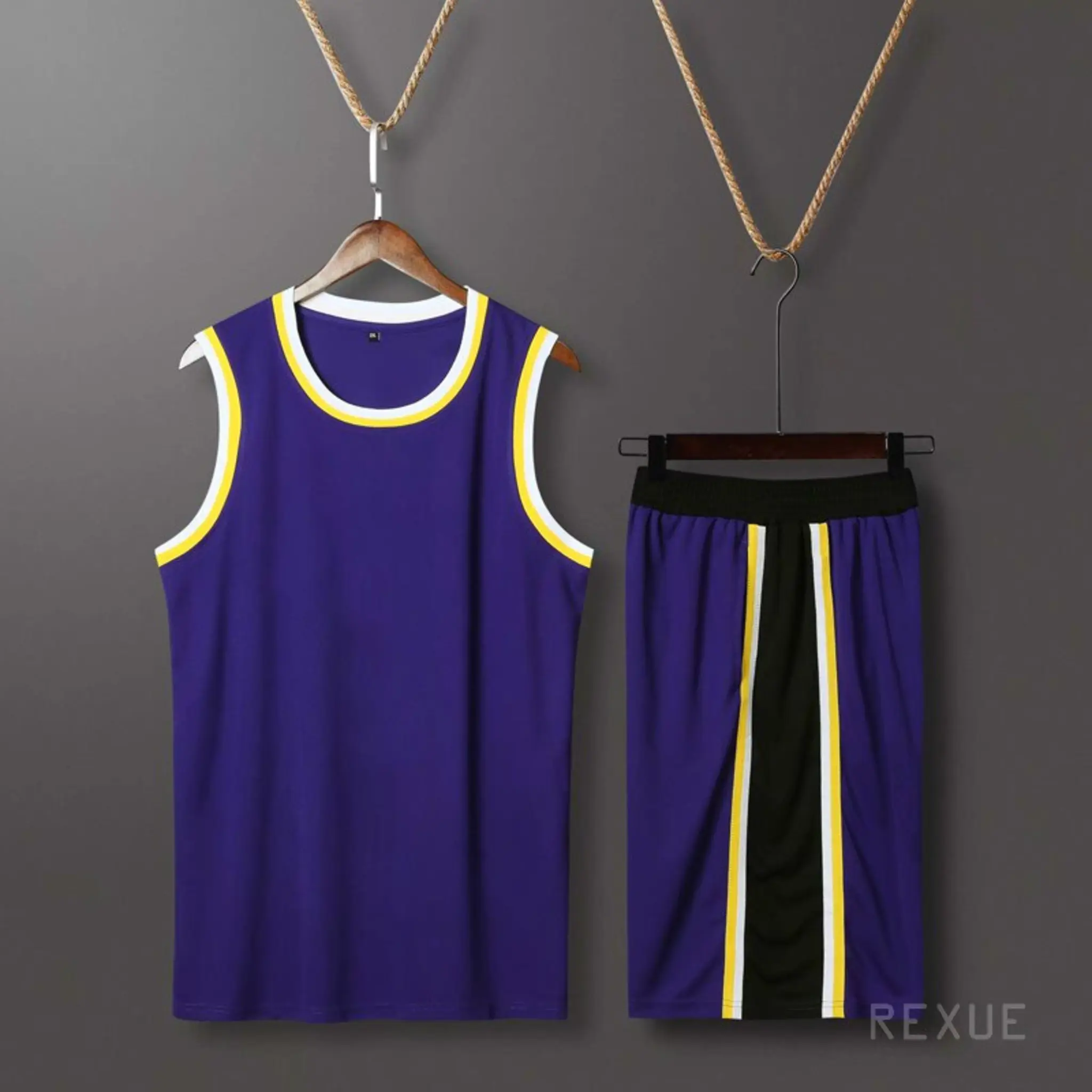 GEEK BAR-https://www.hot-toy.com/