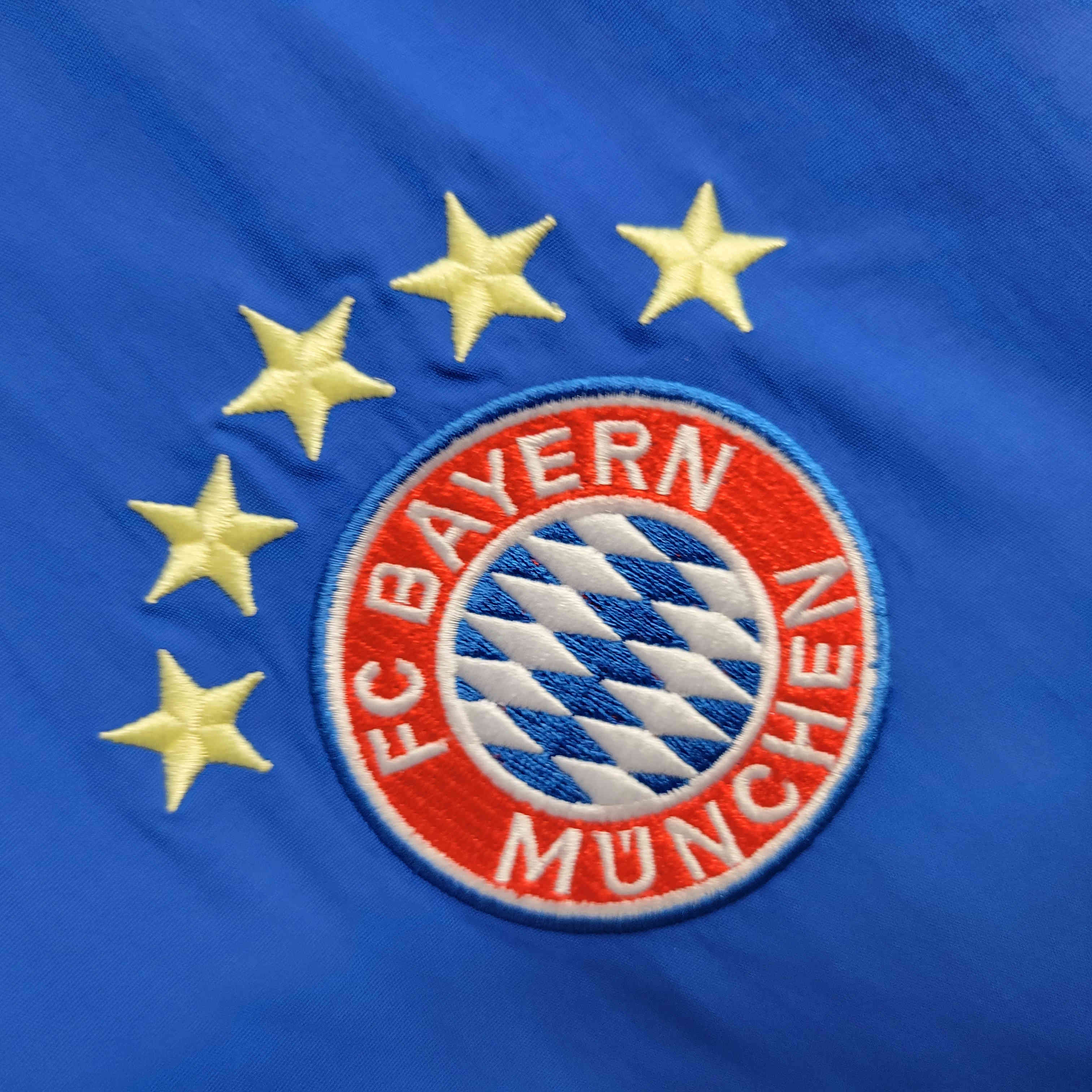 Bayern Munich 23-24 Blue Reversible Windbreaker:football jersey mysite: unitedjerseyfootball 邓江浪:football