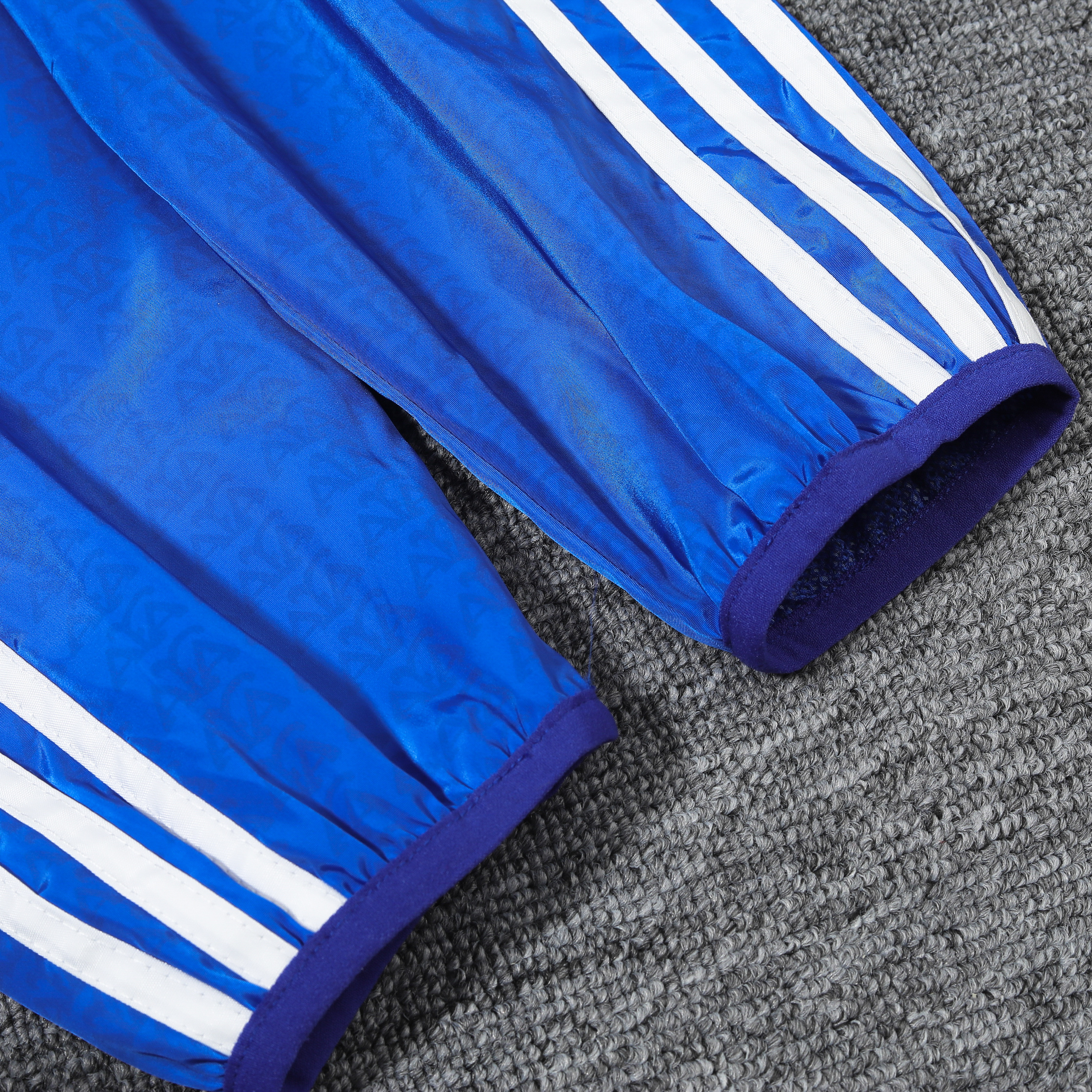 ManixJersey.com | Argentine 2024 Vintage Style Blue Hooded Windbreaker - Player Version -Customize Name, Number and Patch | Worldwide Shipping