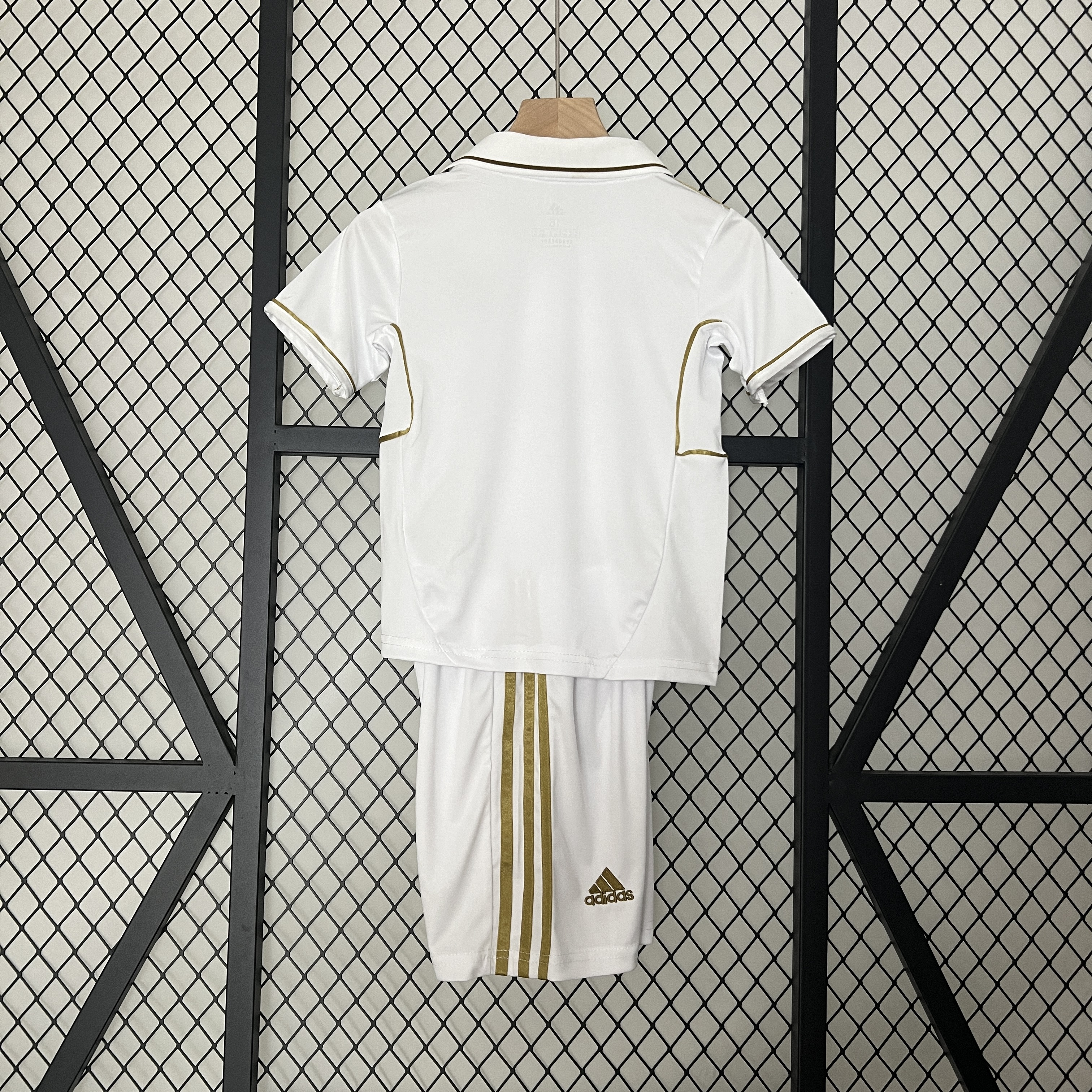 ManixJersey.com | Retro Real Madrid 11-12 Home Stadium Kids Kit -Customize Name, Number and Patch | Worldwide Shipping