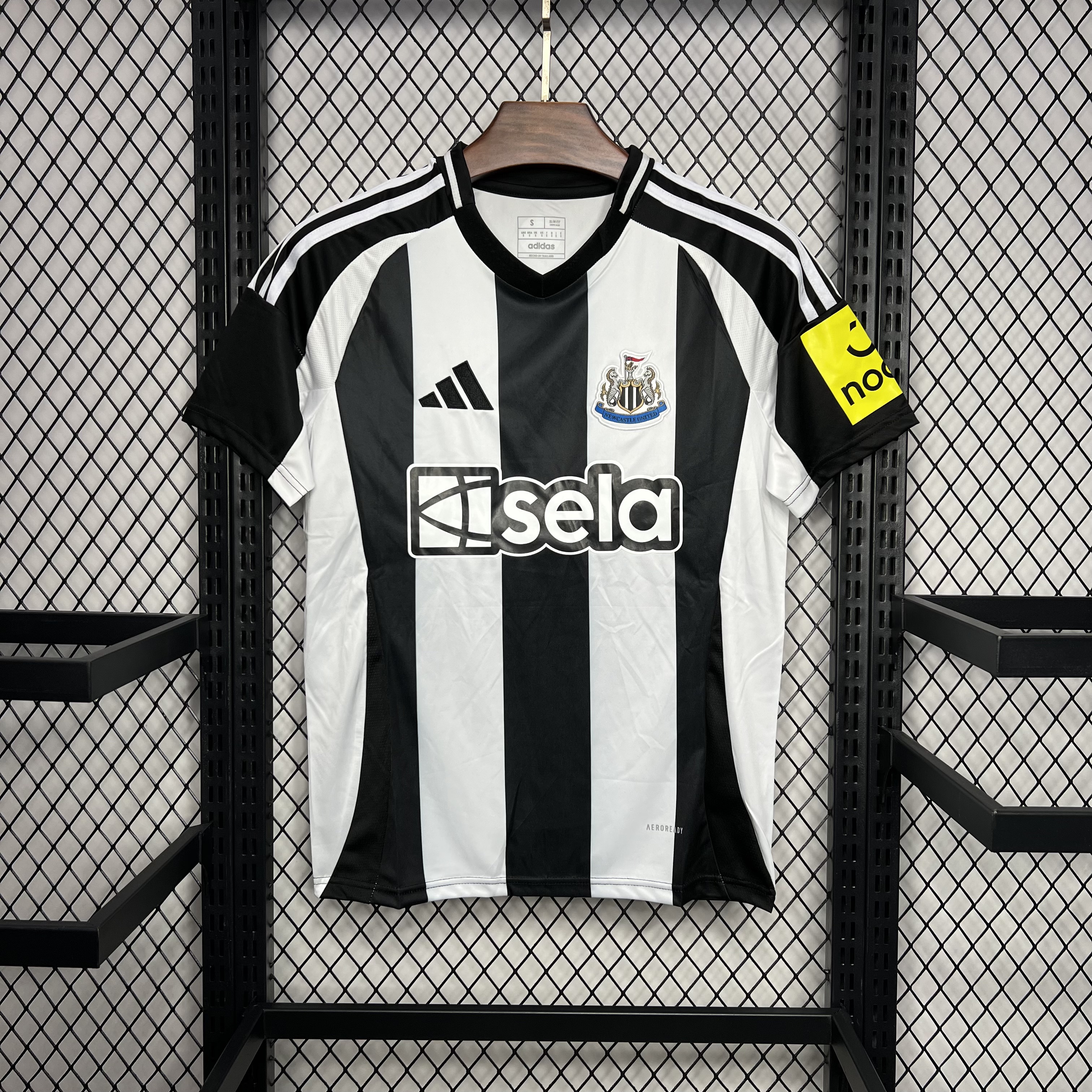 ManixJersey.com | Newcastle United 24-25 Home Stadium Jersey - Fans Version -Customize Name, Number and Patch | Worldwide Shipping