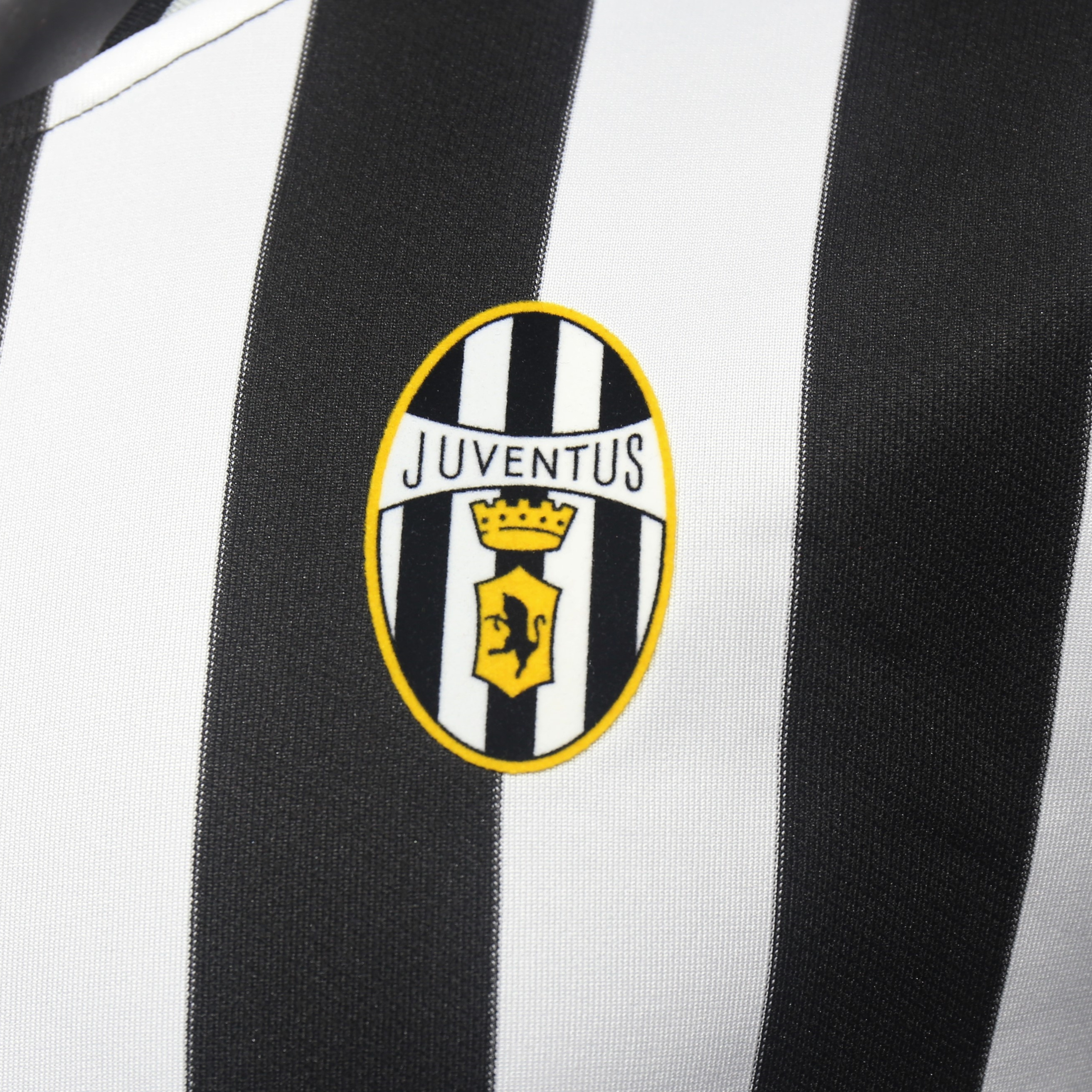 unitedfutballjersey-Juventus 24-25 Trefoil Vintage Unsponsored Special Jersey