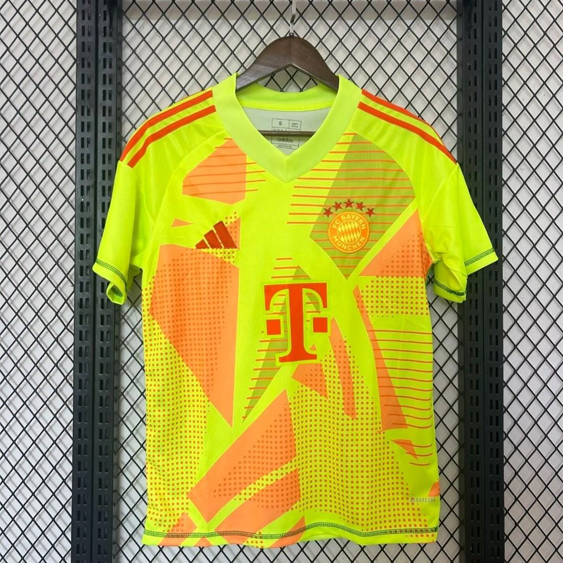 ManixJersey.com | Bayern Munich 24-25 Green Goalkeeper Jersey - Fans Version -Customize Name, Number and Patch | Worldwide Shipping