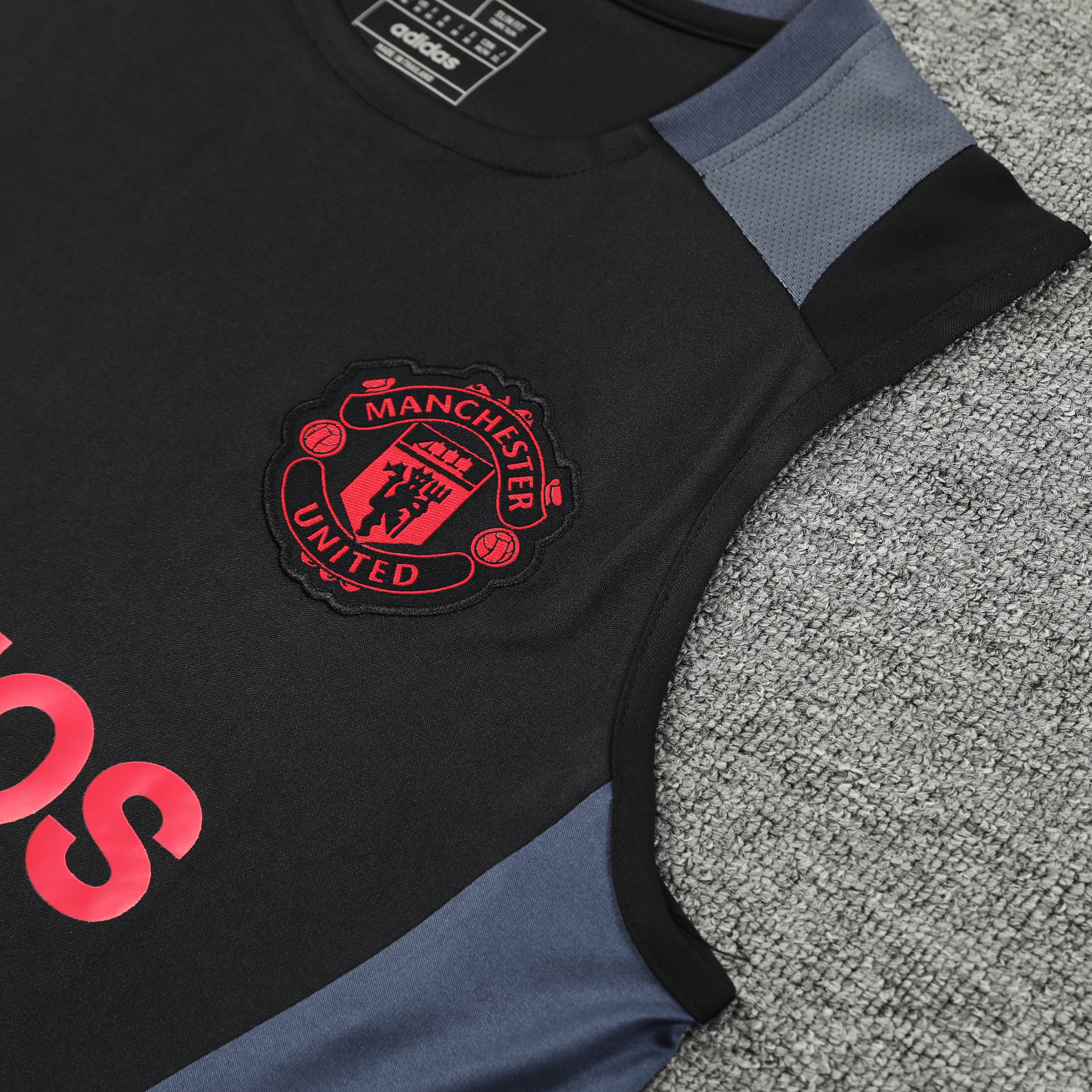 ManixJersey.com | Manchester United 24-25 Vest Training Set - Black -Customize Name, Number and Patch | Worldwide Shipping