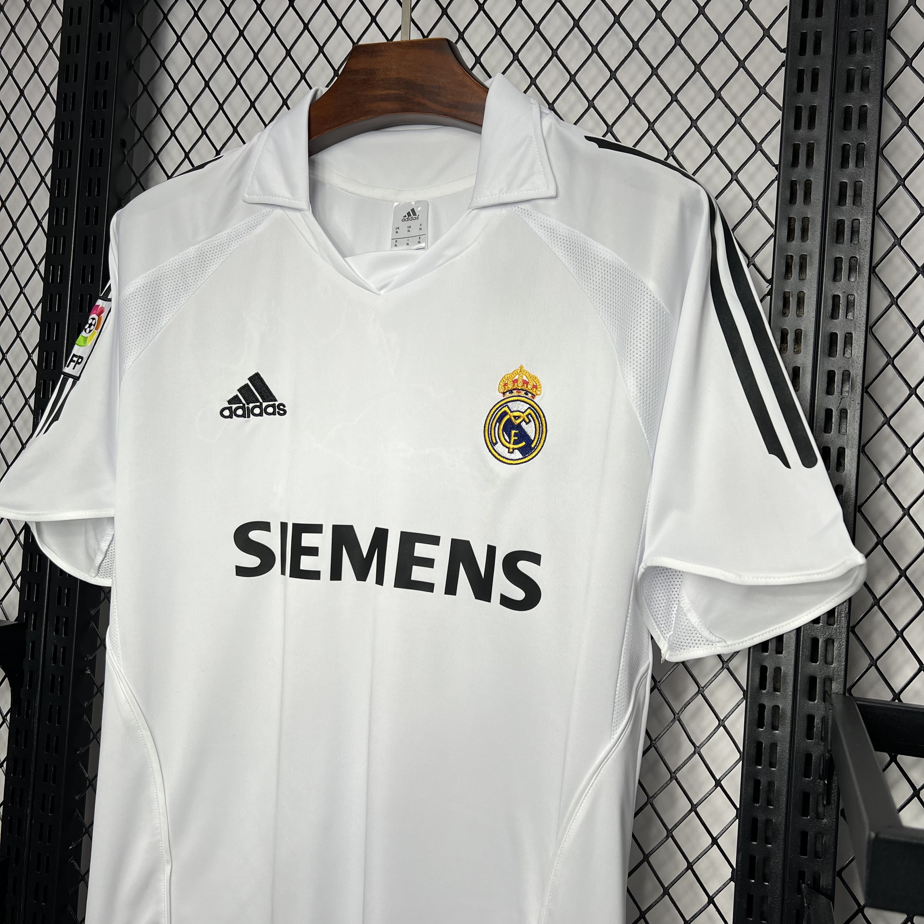 JerseysGala.com | Retro Real Madrid 05-06 Home Stadium Jersey -Customize Name, Number and Patch | Worldwide Shipping
