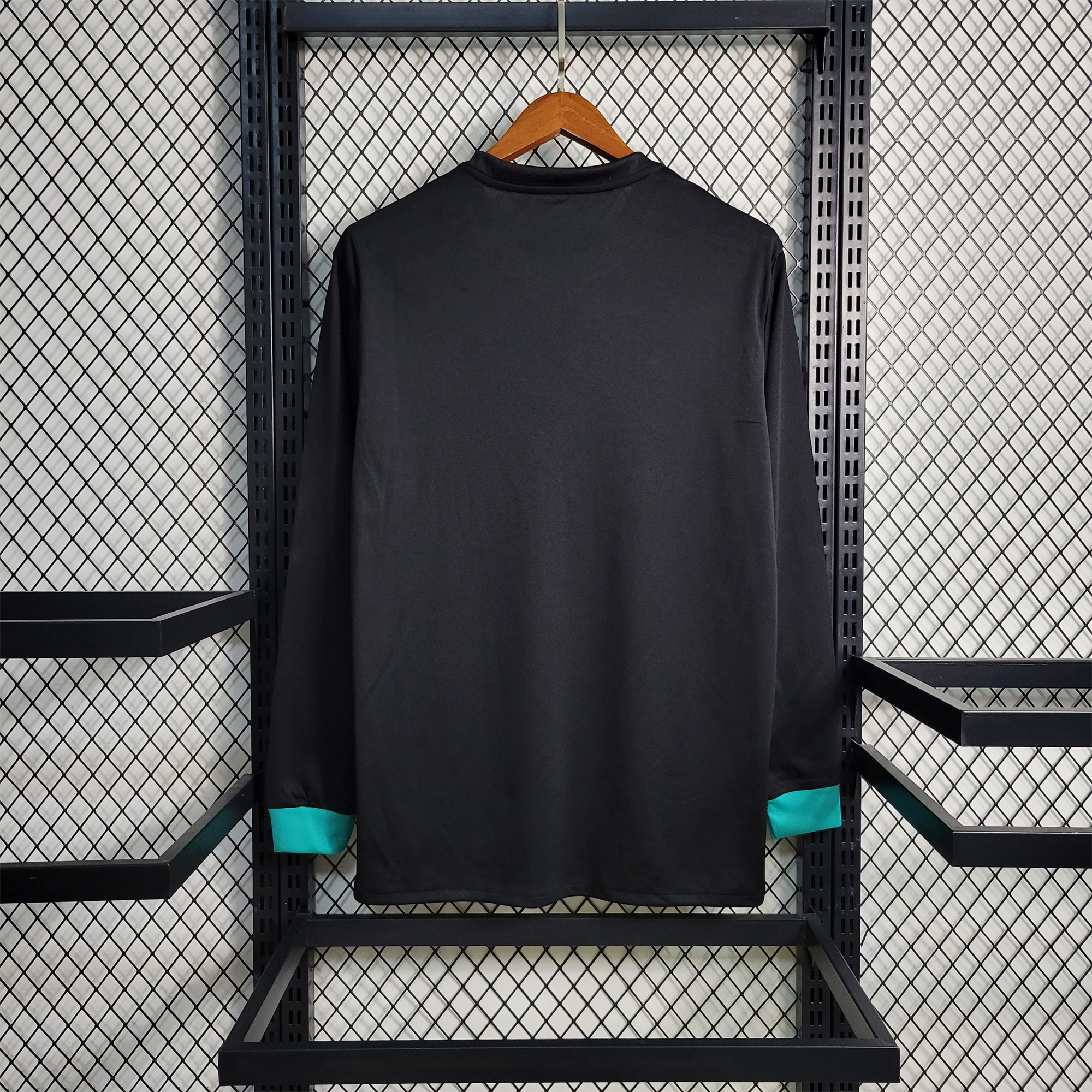 ManixJersey.com | Retro Real Madrid 17-18 Away Stadium Long Sleeve Jersey -Customize Name, Number and Patch | Worldwide Shipping