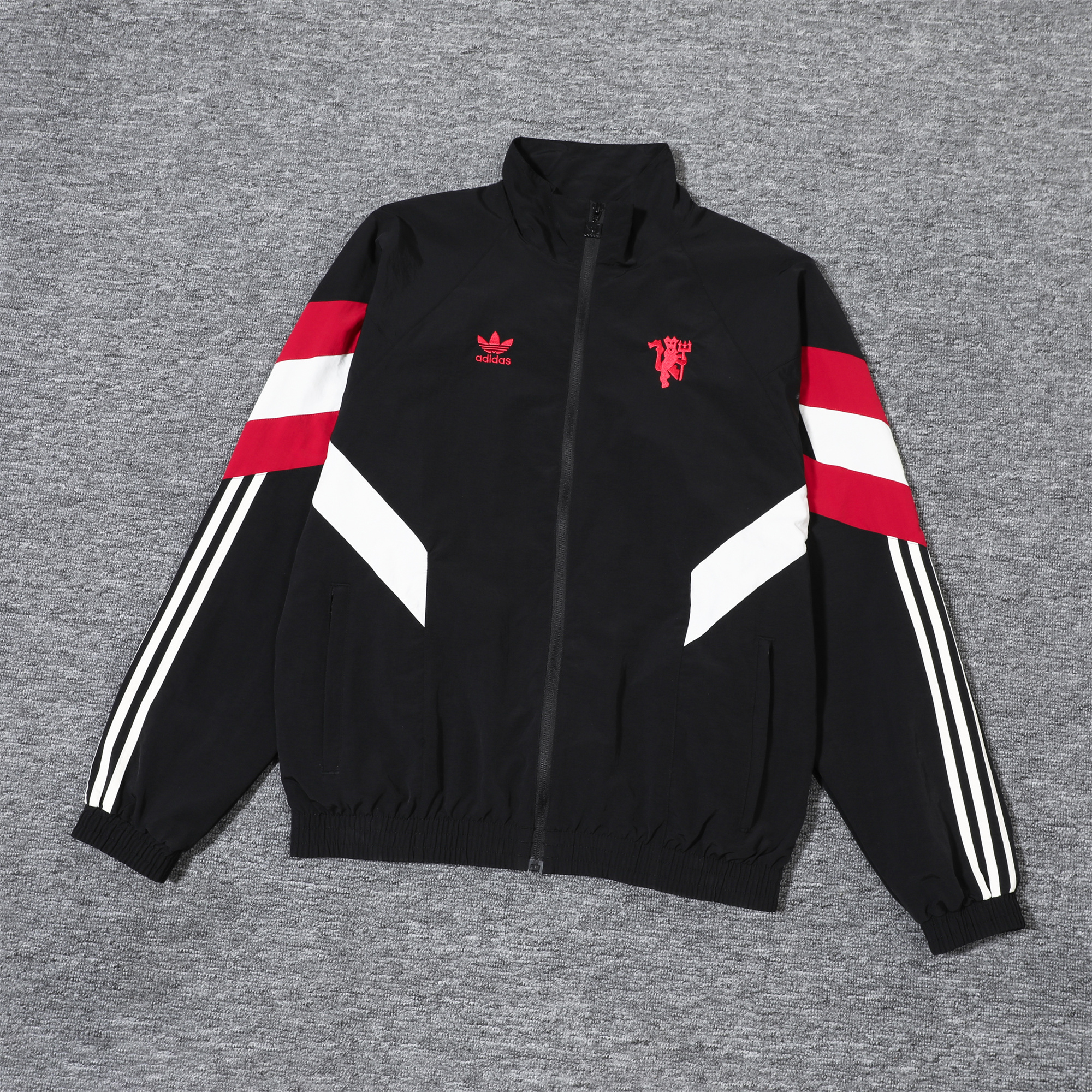 ManixJersey.com | Manchester United 24-25 Black Throwback Windbreaker Suit - Jackets & Pants -Customize Name, Number and Patch | Worldwide Shipping